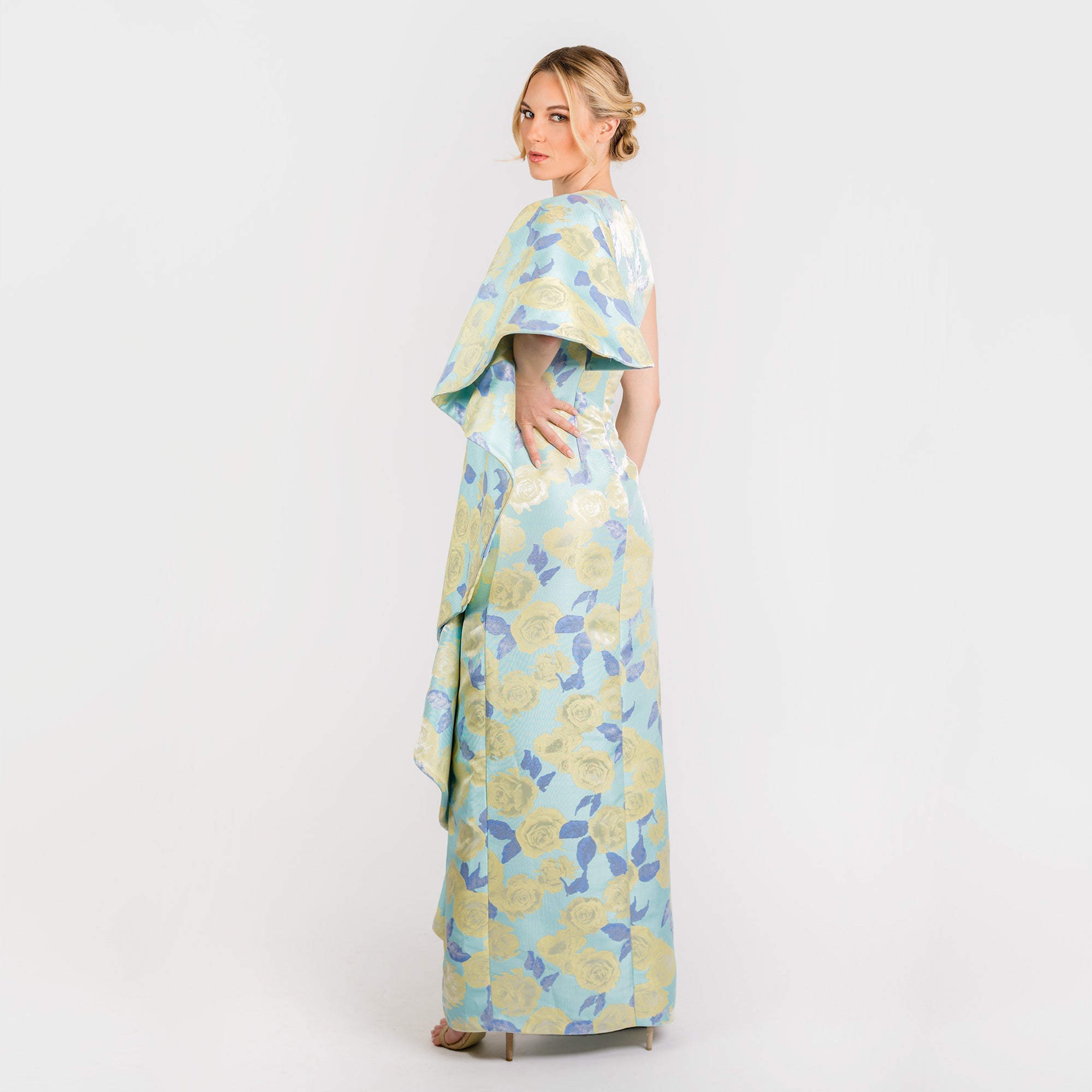 El clásico de largo completo con volantes laterales