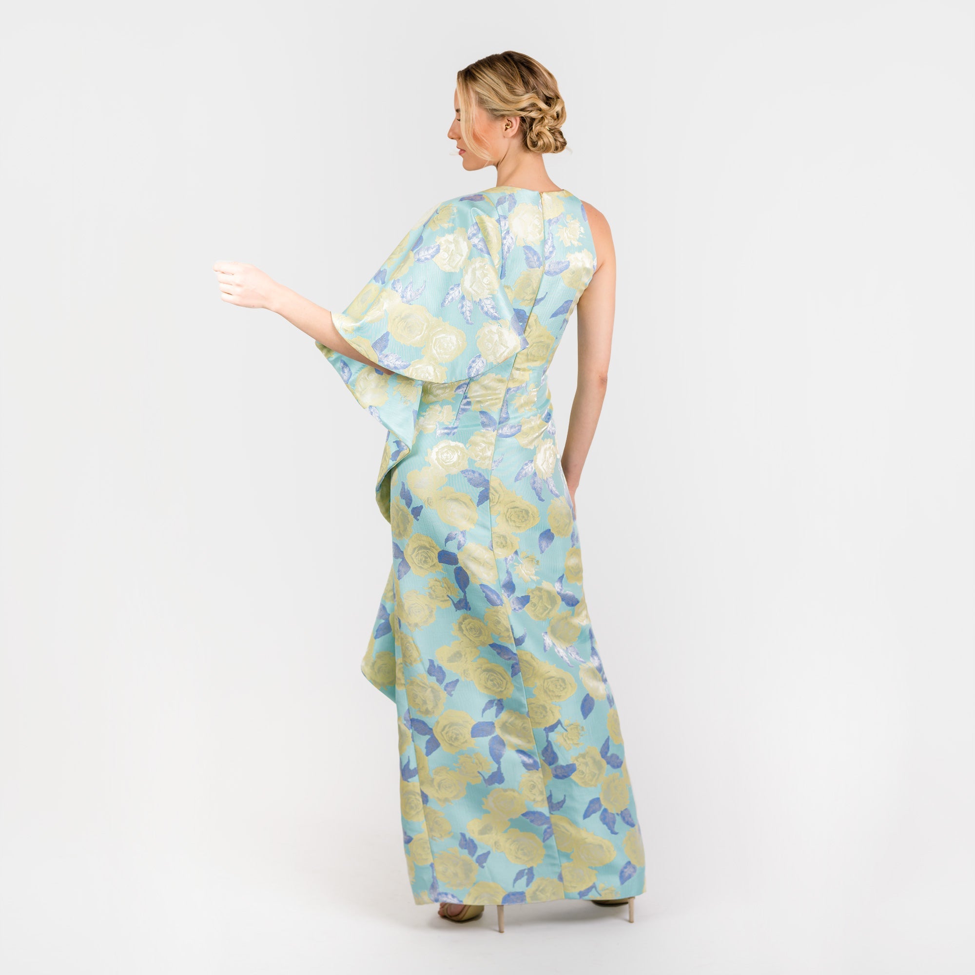 El clásico de largo completo con volantes laterales