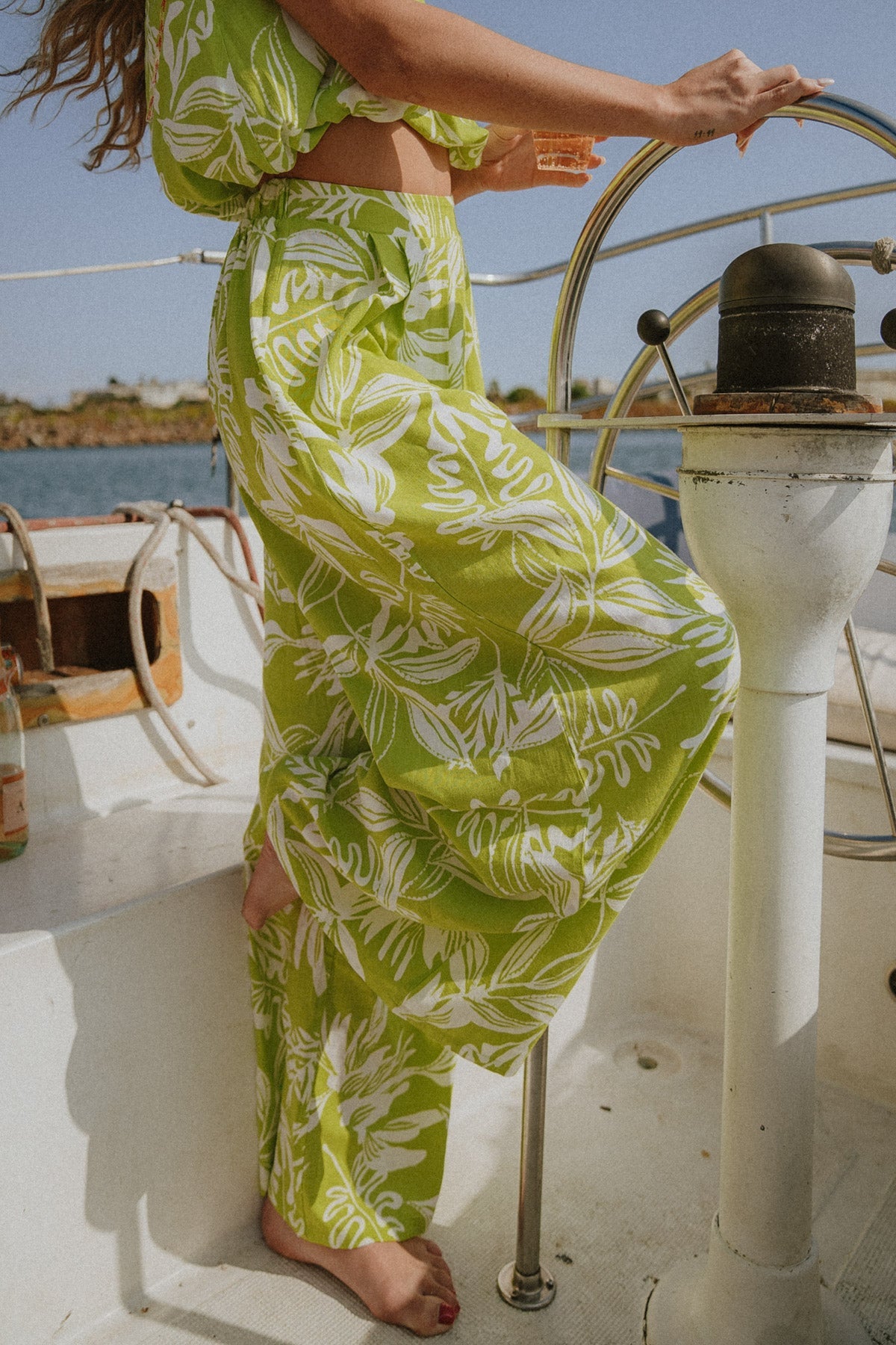 CALÇAS DE TECIDO QUE VÃO E VÃO