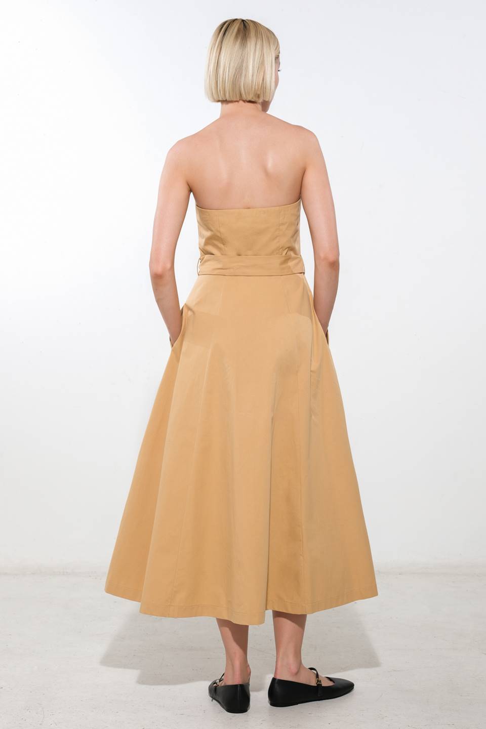 VESTIDO MIDI DE TECIDO QUE TE SEGUE EM TODOS OS LUGARES