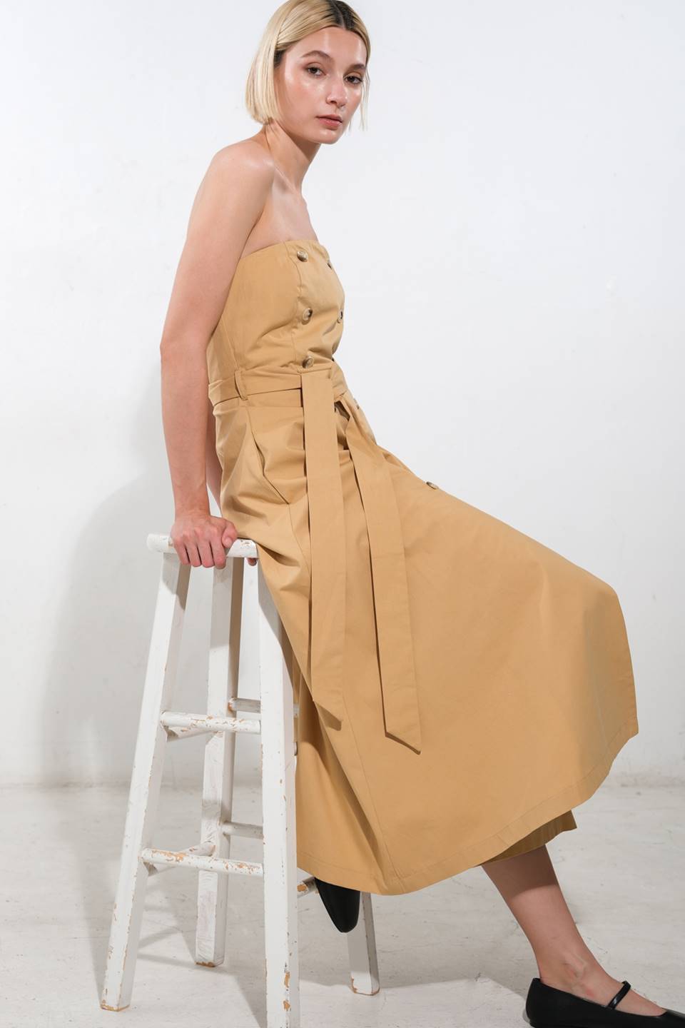 VESTIDO MIDI DE TECIDO QUE TE SEGUE EM TODOS OS LUGARES