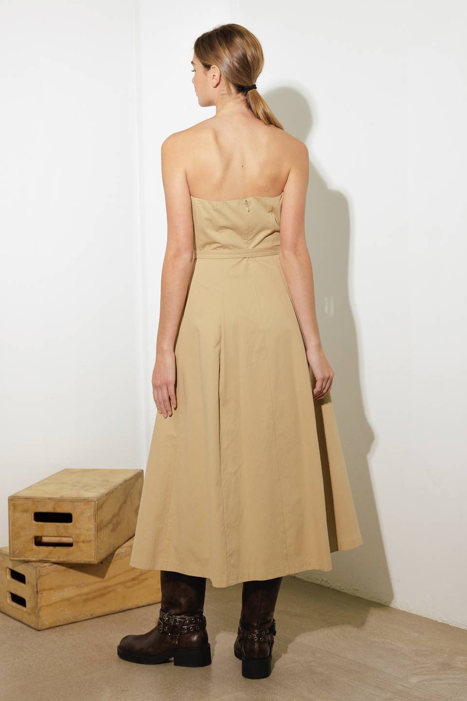 VESTIDO MIDI TEJIDO QUE RECIBE CUMPLIDOS