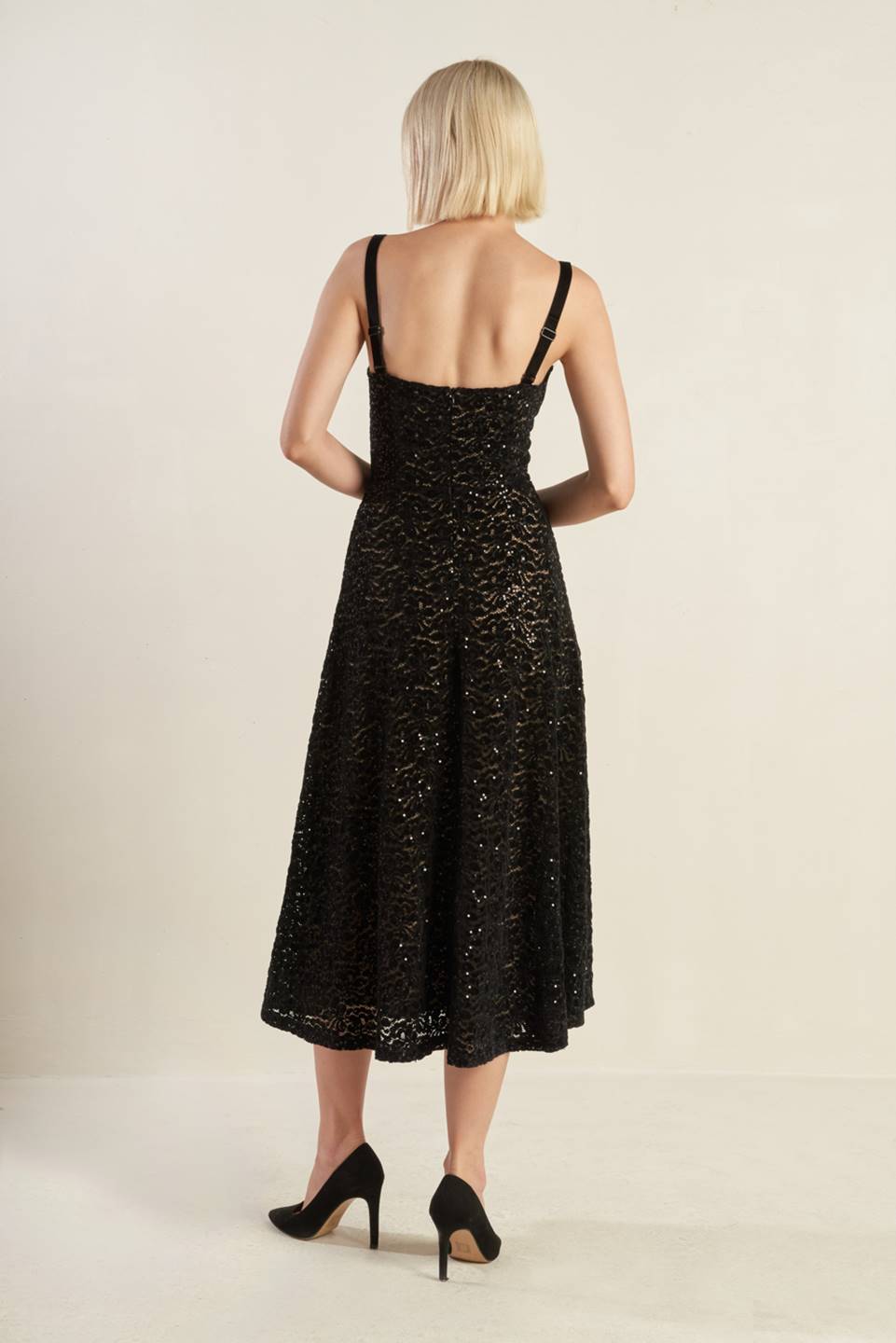 VESTIDO MIDI DE ENCAJE TEJIDO STAPLE MOMENT