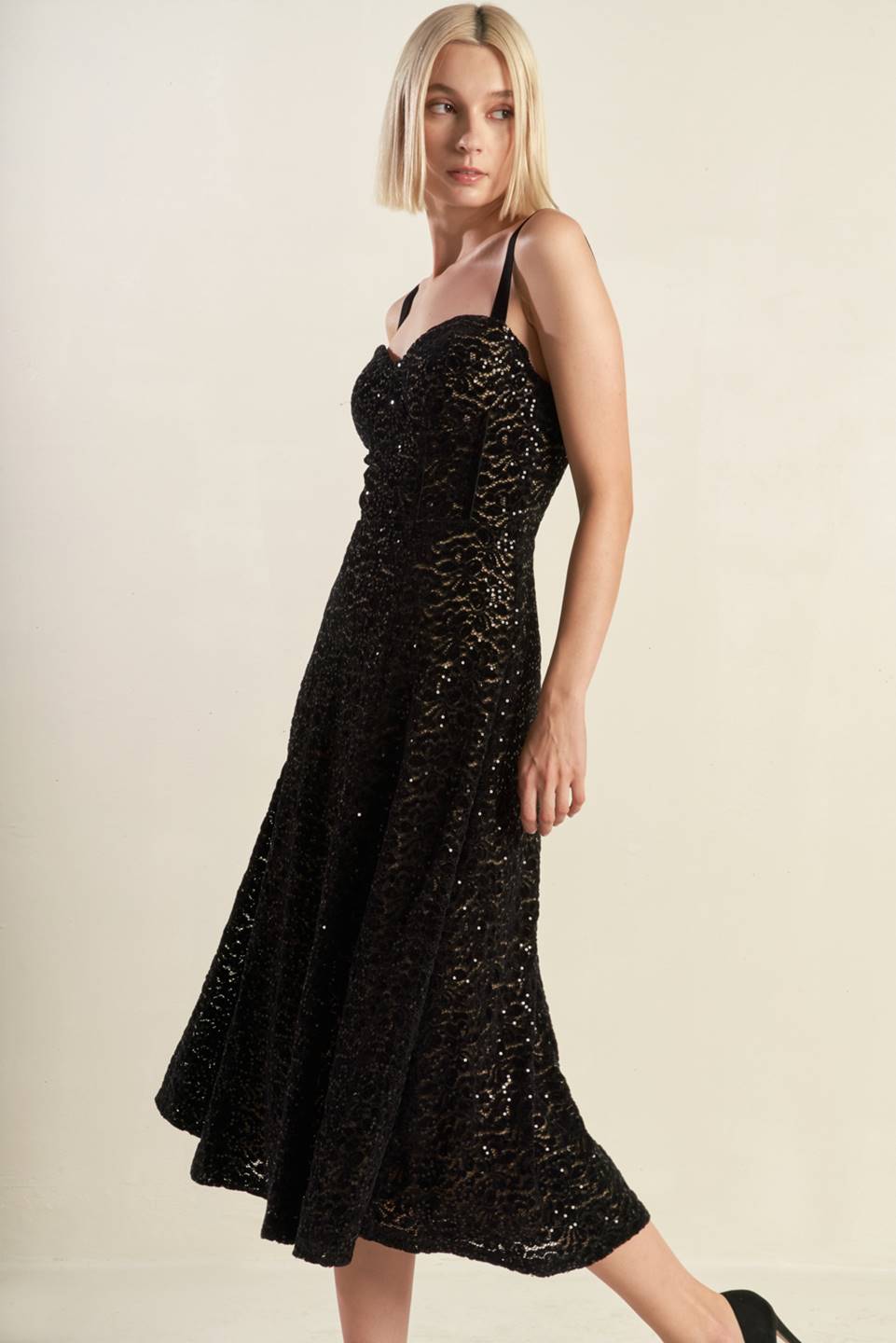 VESTIDO MIDI DE ENCAJE TEJIDO STAPLE MOMENT