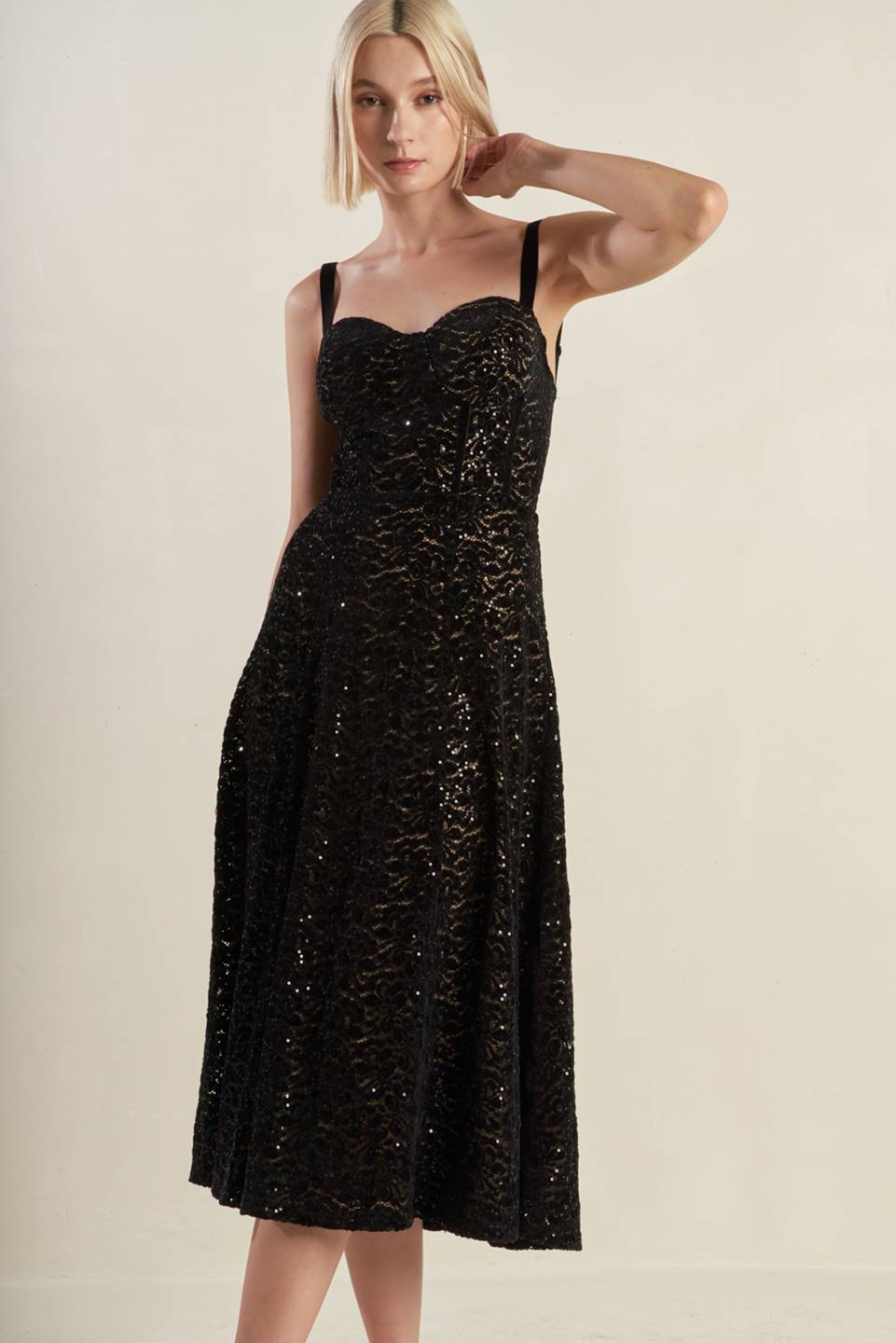 VESTIDO MIDI DE ENCAJE TEJIDO STAPLE MOMENT