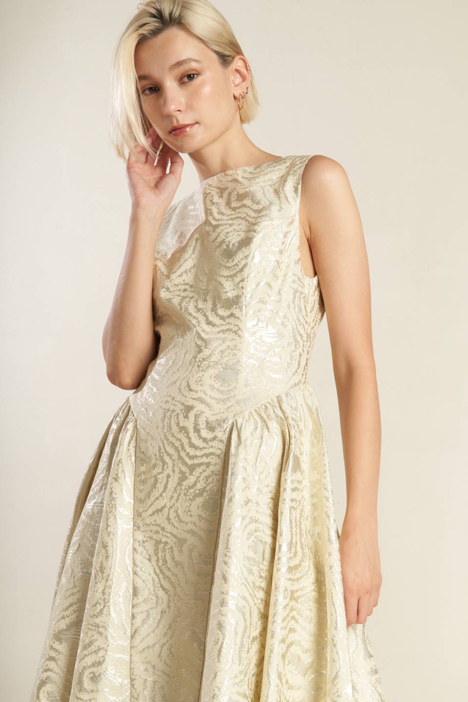 VESTIDO MIDI CHAMPAGNE TECIDO, CONFIRA SUA QUALIDADE