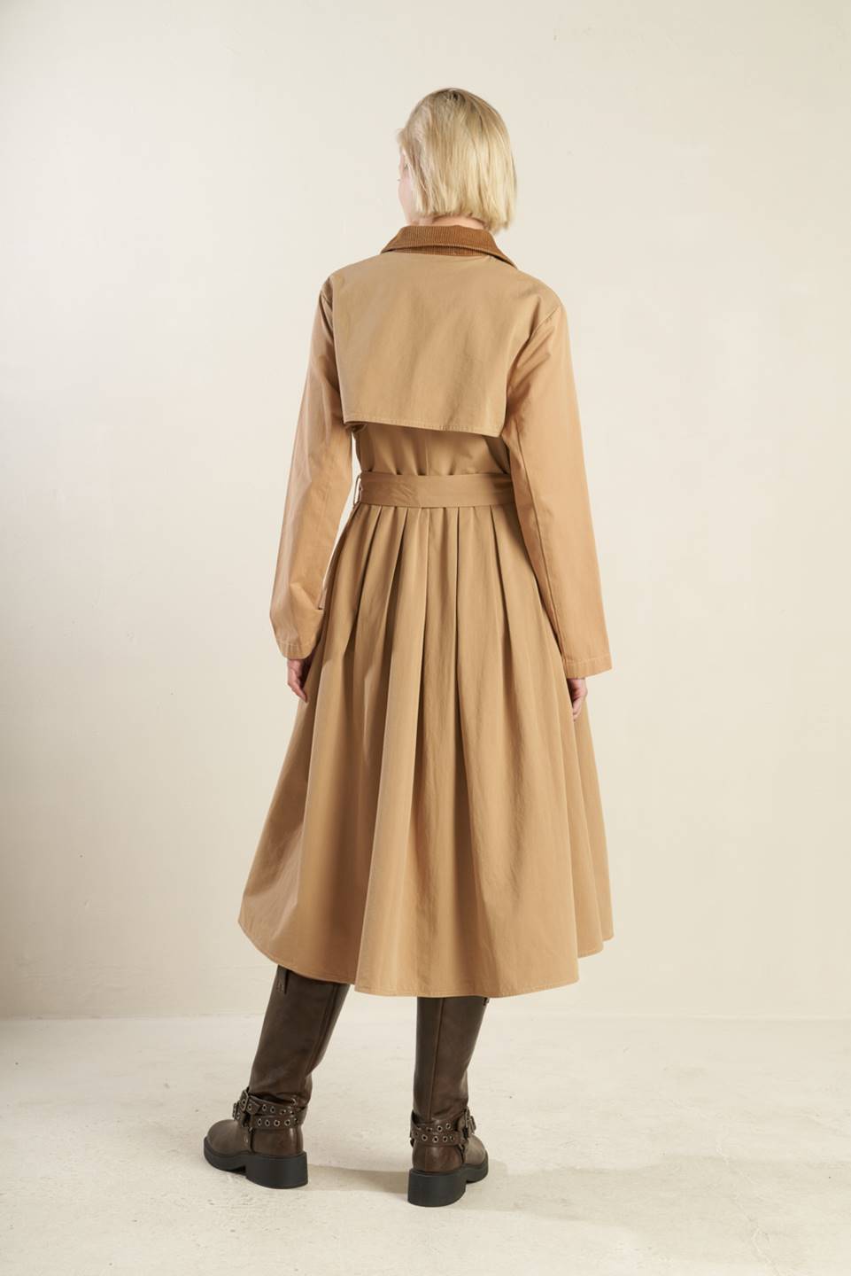 TRENCH COAT MIDI TECIDO COM ESTAMPA DE FOLHAS CAÍDAS