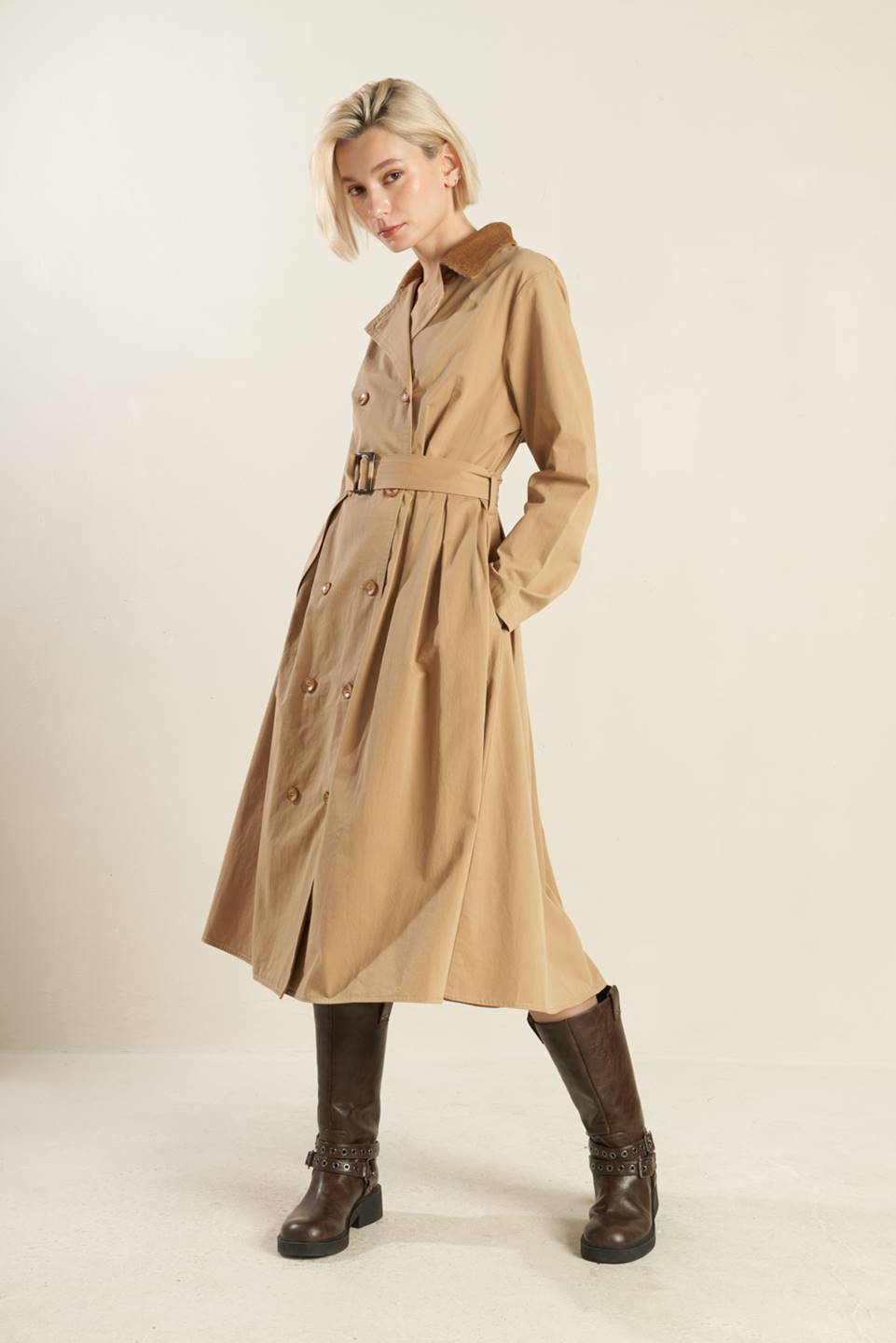 TRENCH COAT MIDI TECIDO COM ESTAMPA DE FOLHAS CAÍDAS