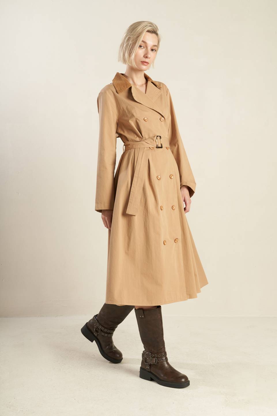 TRENCH COAT MIDI TECIDO COM ESTAMPA DE FOLHAS CAÍDAS