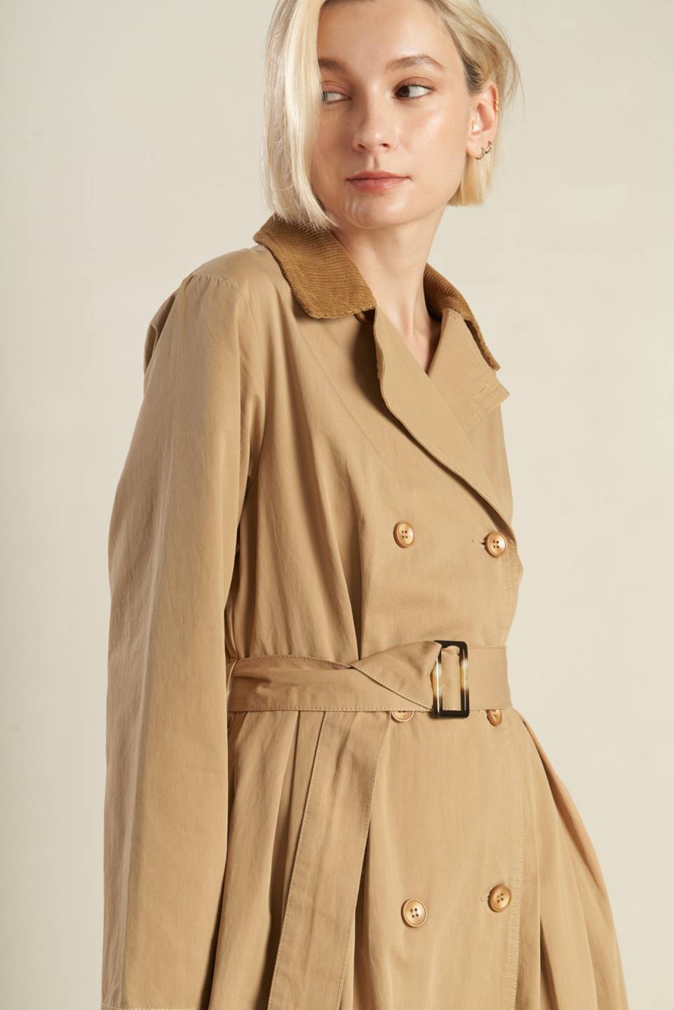 TRENCH COAT MIDI TECIDO COM ESTAMPA DE FOLHAS CAÍDAS