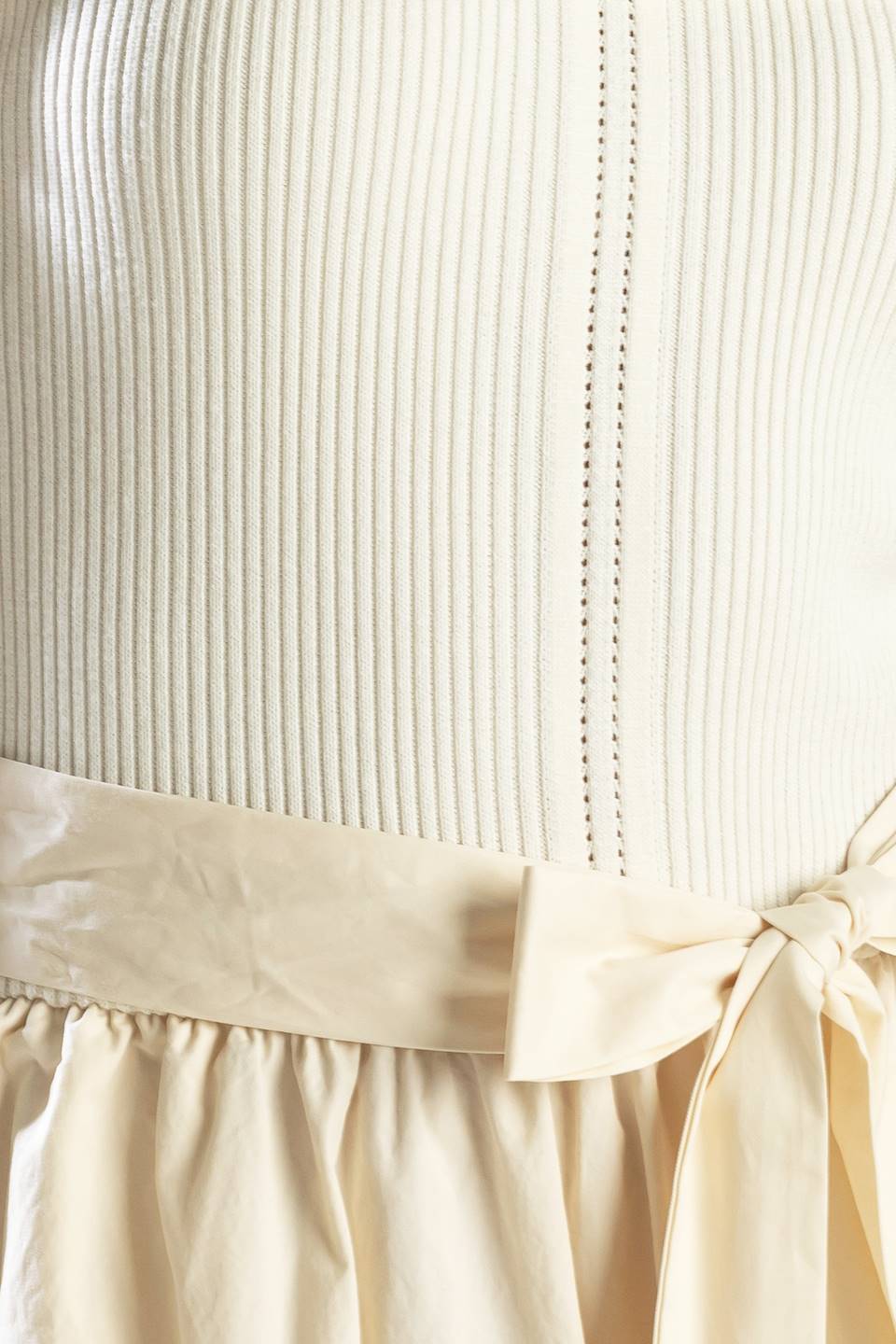 VESTIDO MIDI CON HOMBROS DESCUBIERTOS PARA LA TEMPORADA SOCIAL