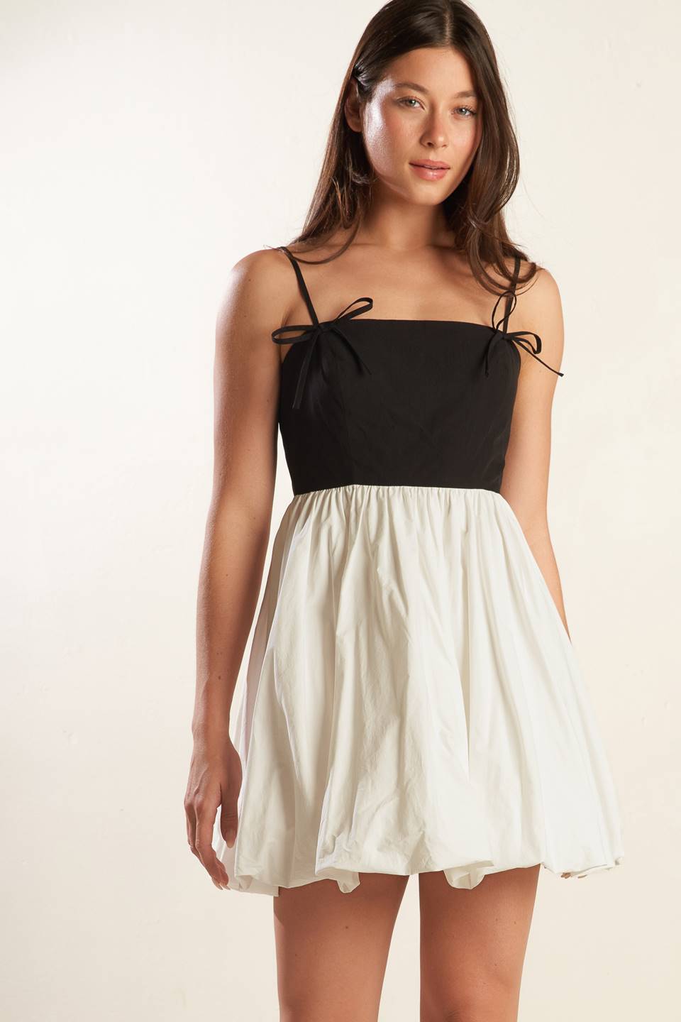 Mini vestido PATIO SENSETS com combinação de tecido