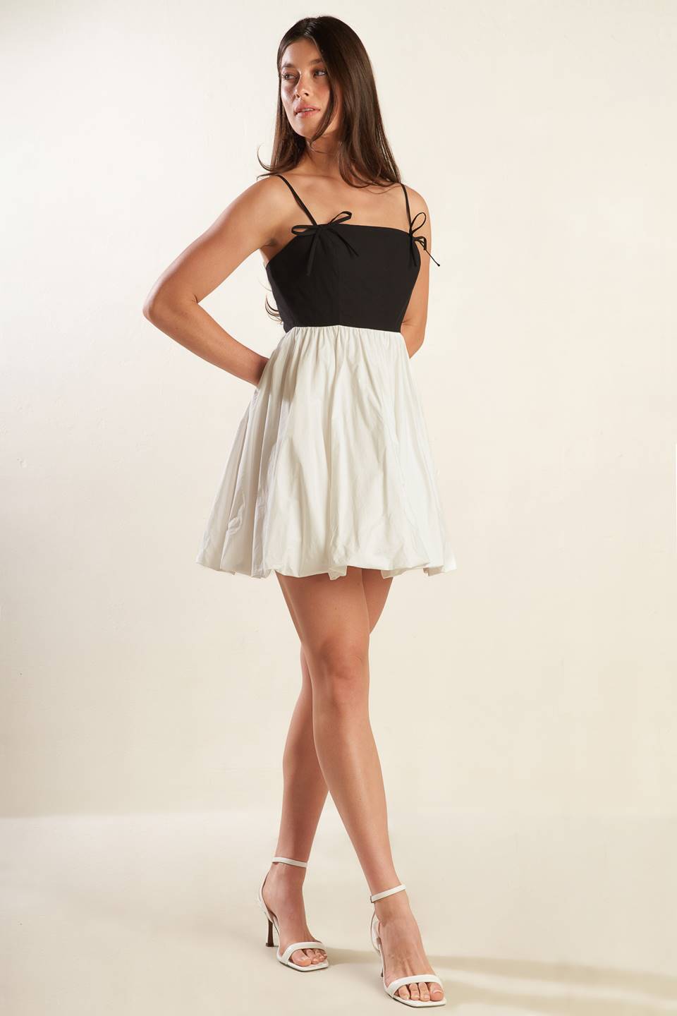 Mini vestido PATIO SENSETS com combinação de tecido