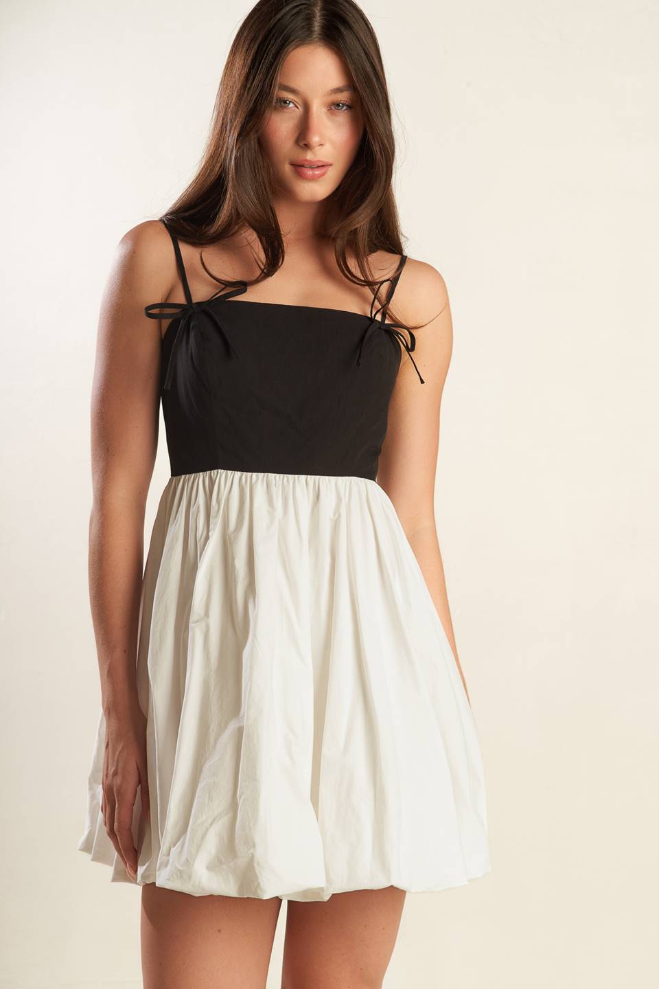 Mini vestido PATIO SENSETS com combinação de tecido