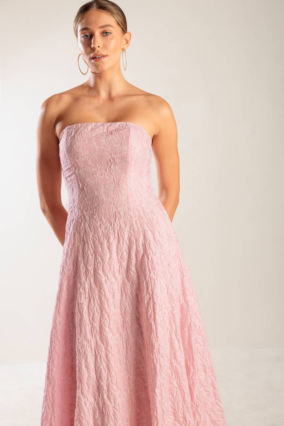 VESTIDO MIDI ROSA TEJIDO