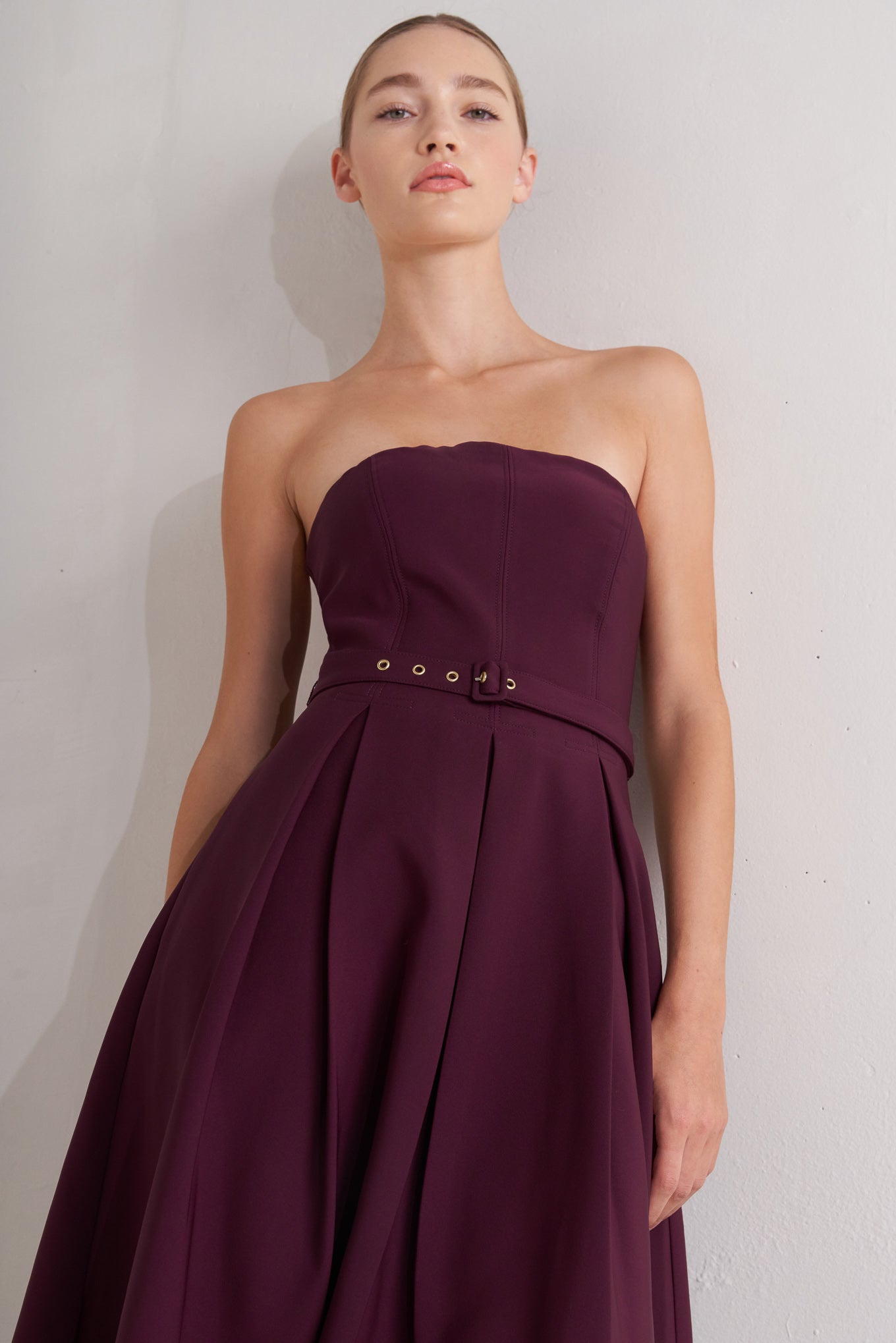 VESTIDO MIDI TEJIDO DE VINO DE ÓPERA