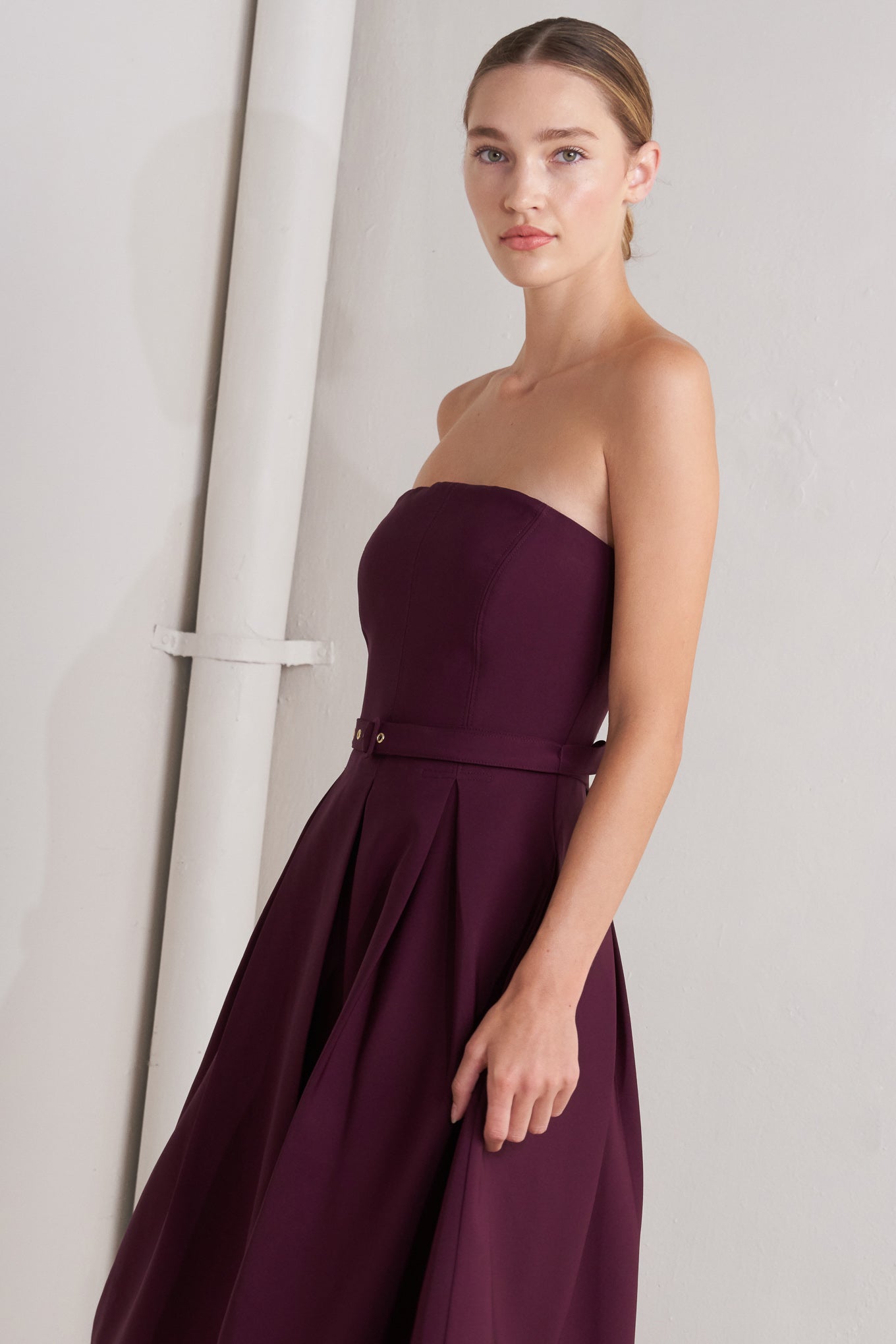 VESTIDO MIDI TEJIDO DE VINO DE ÓPERA