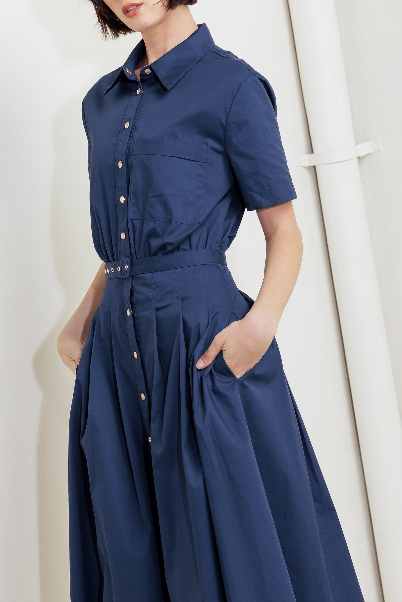 VESTIDO MIDI DE ALTA COSTURA COM CINTURA