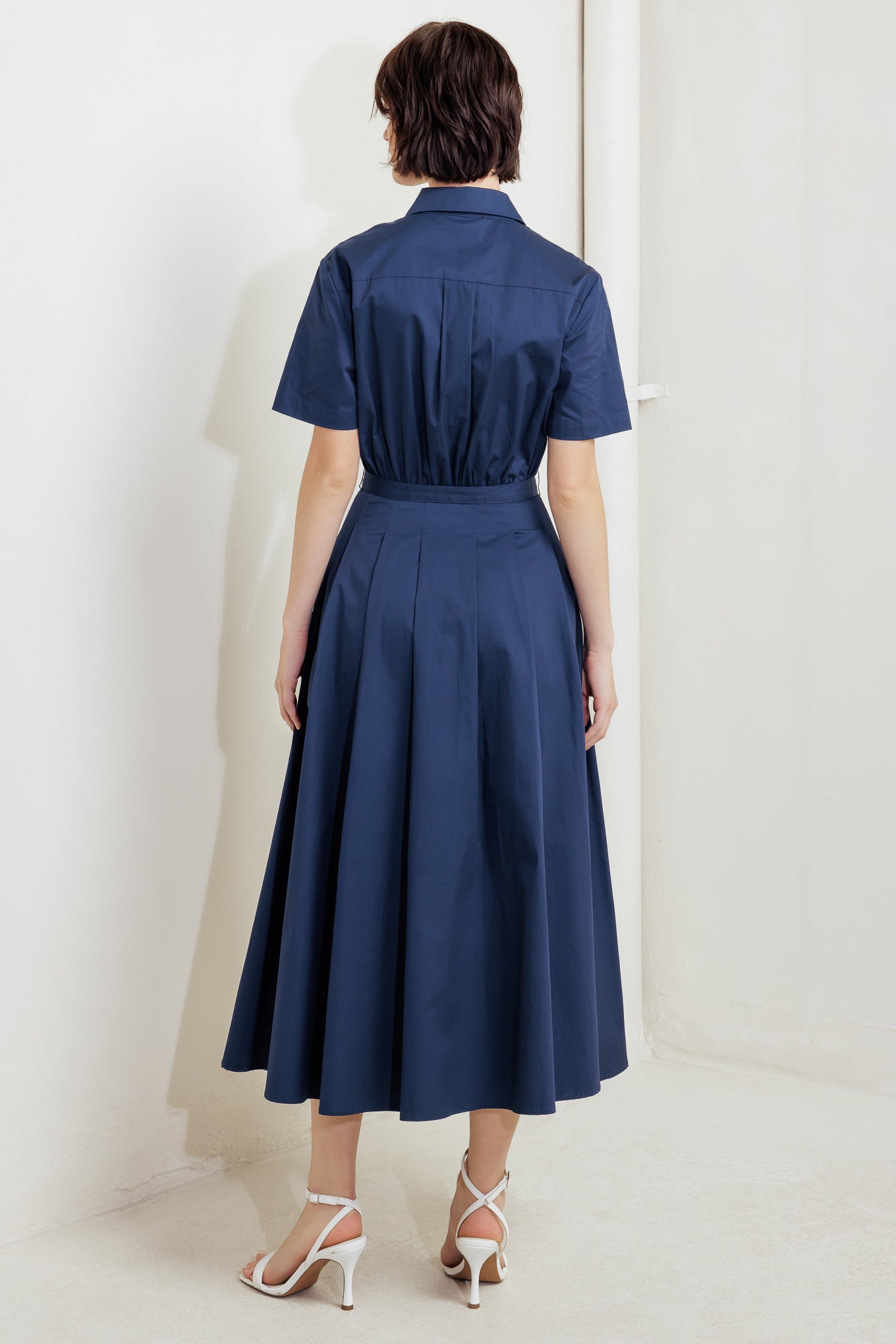 VESTIDO MIDI DE ALTA COSTURA COM CINTURA