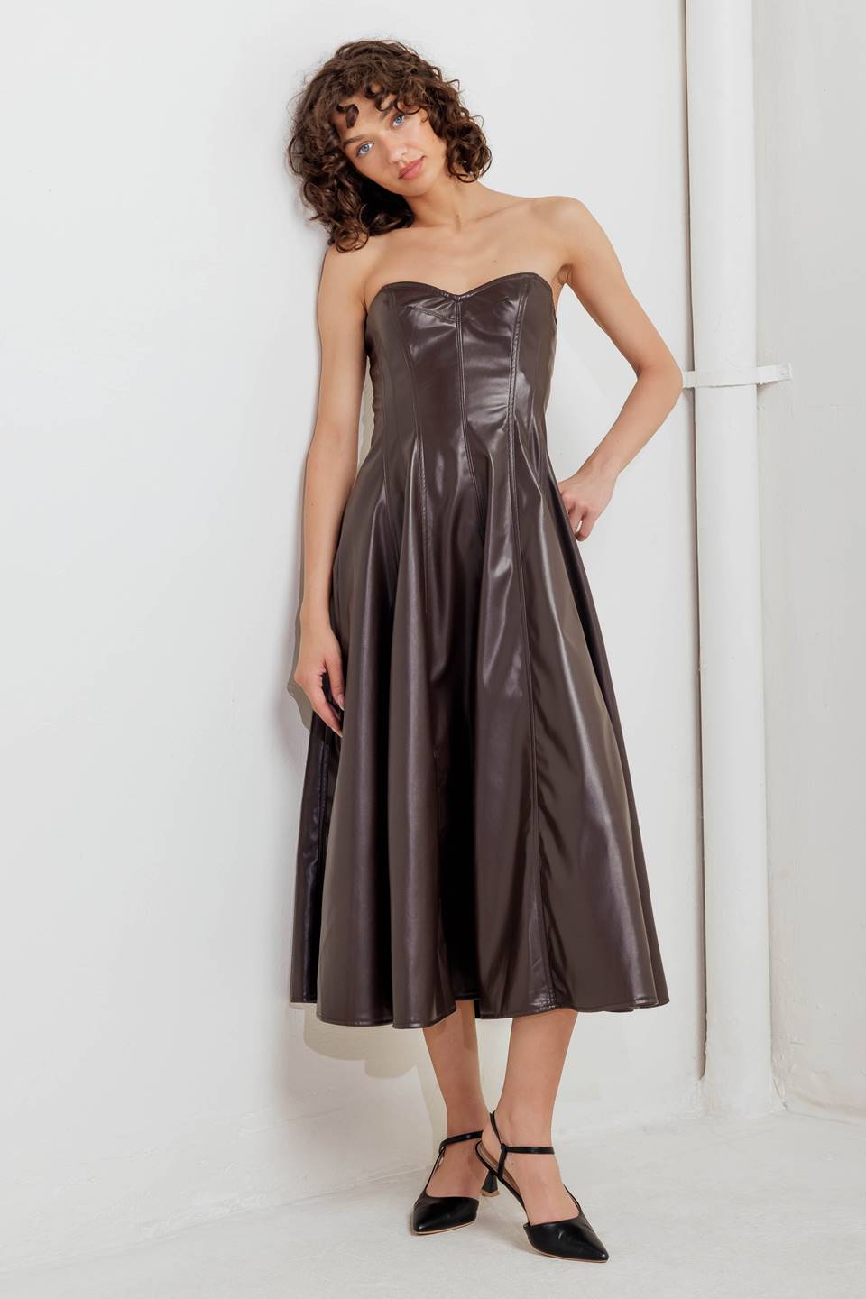 VESTIDO MIDI DE COURO SINTÉTICO ESPRESSO DIVA