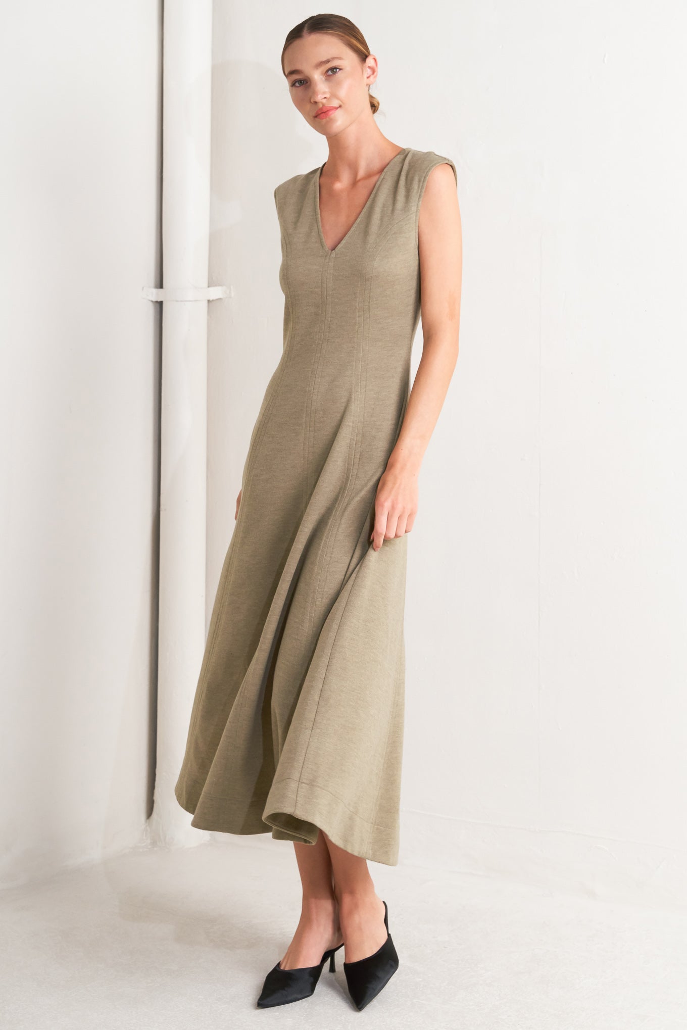 SOPHISTICATED SIMPLICITY WOVEN KNIT MIDI DRESS - MaraFormigone