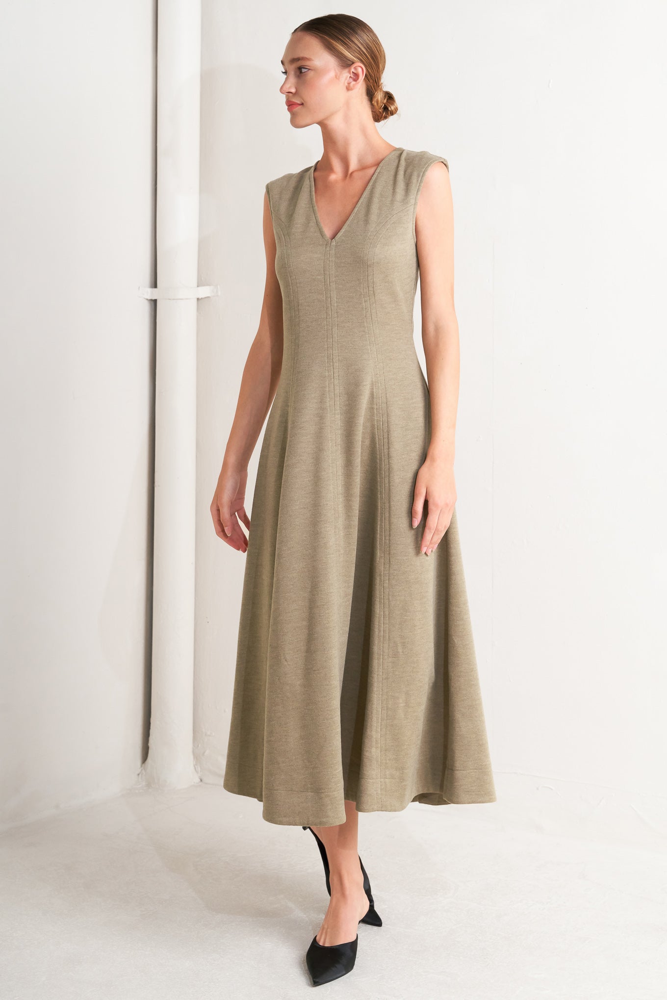 SOPHISTICATED SIMPLICITY WOVEN KNIT MIDI DRESS - MaraFormigone