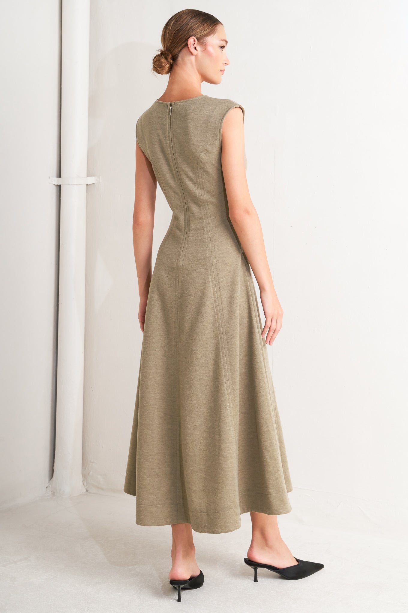 SOPHISTICATED SIMPLICITY WOVEN KNIT MIDI DRESS - MaraFormigone
