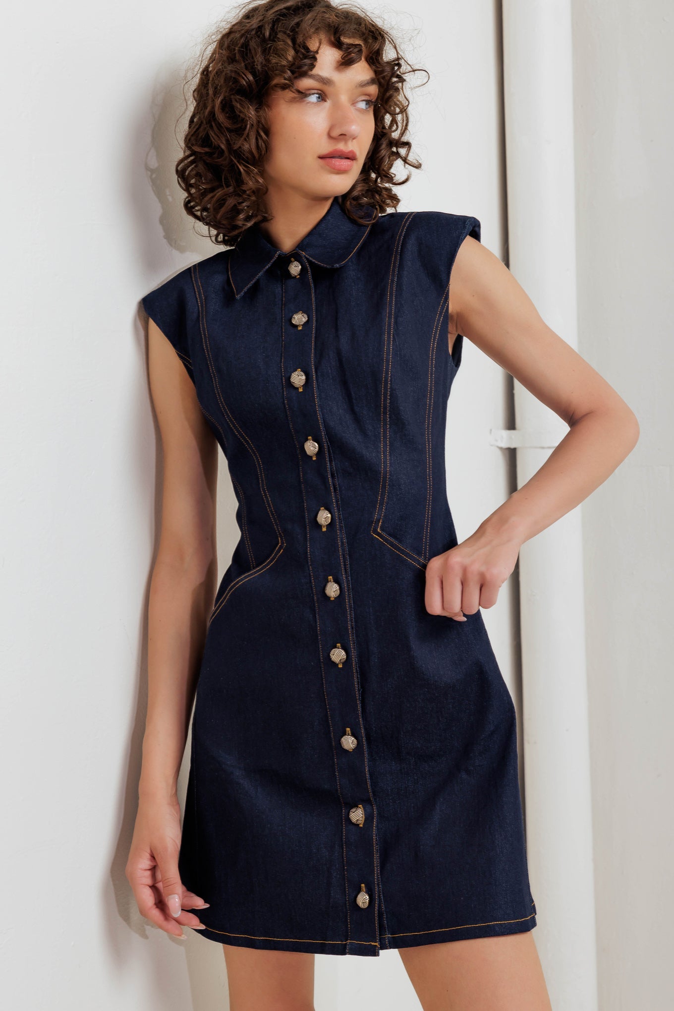 VESTIDO MINI DE JEANS ELEGANTE E ARTESANAL