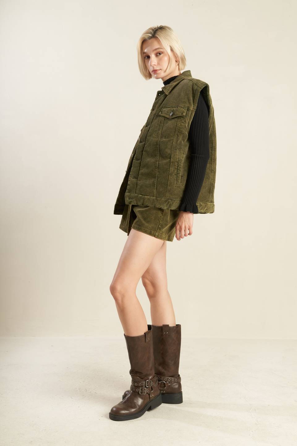 COLETE DE CORDUROY PARA ESCAPAR DA REALIDADE