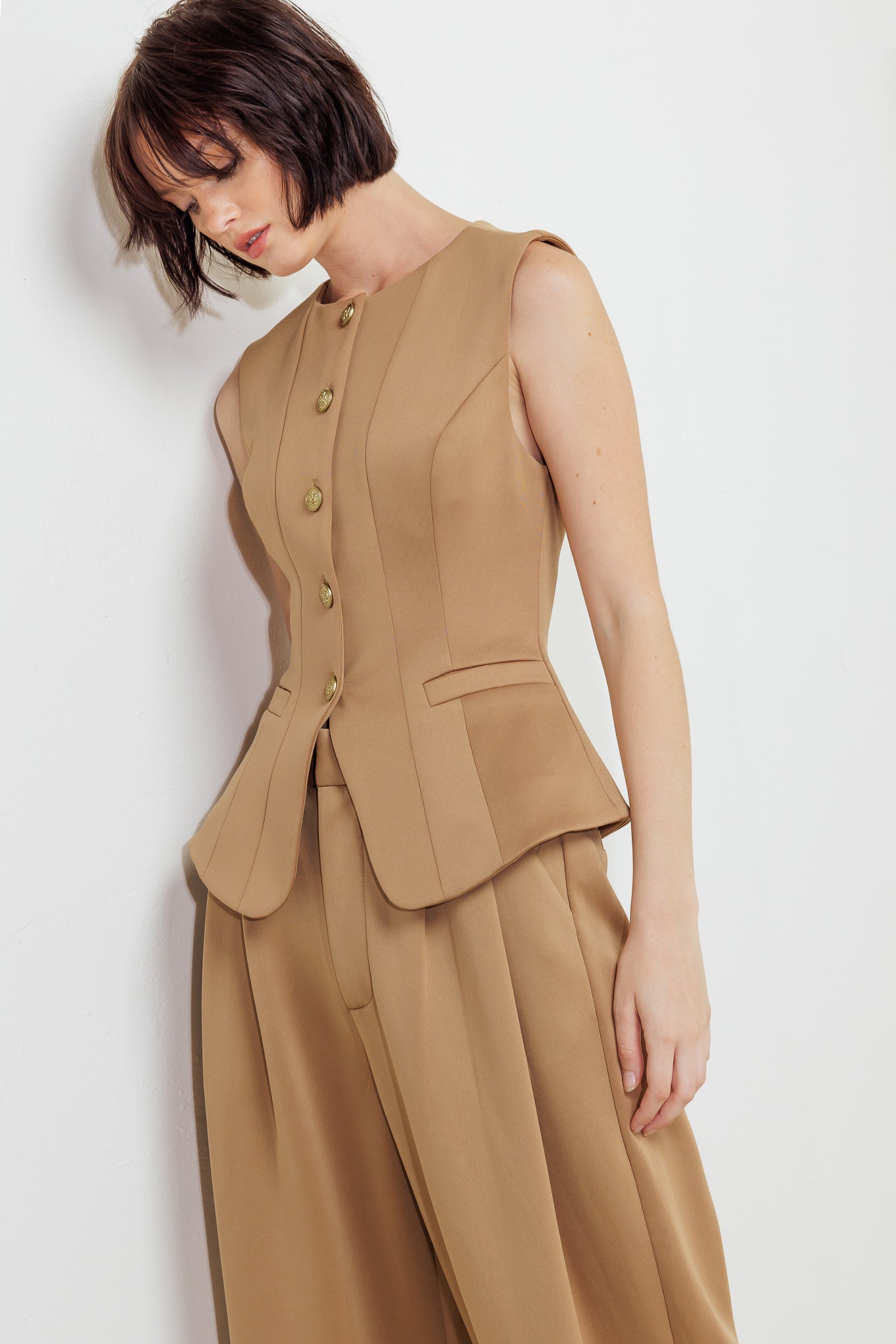 CHALECO TEJIDO DE PÉTALOS ROMÁNTICO