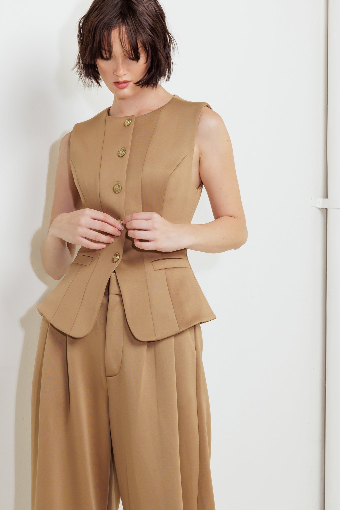 CHALECO TEJIDO DE PÉTALOS ROMÁNTICO