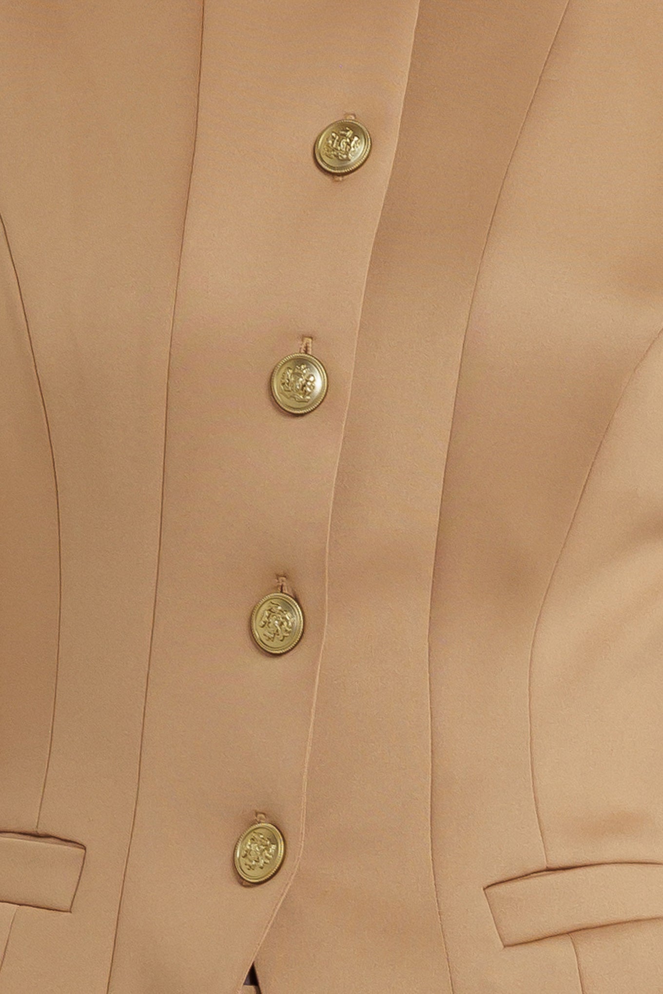 CHALECO TEJIDO DE PÉTALOS ROMÁNTICO