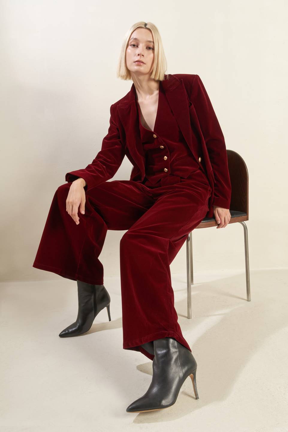 COY CHARM VELVET VEST - MaraFormigone