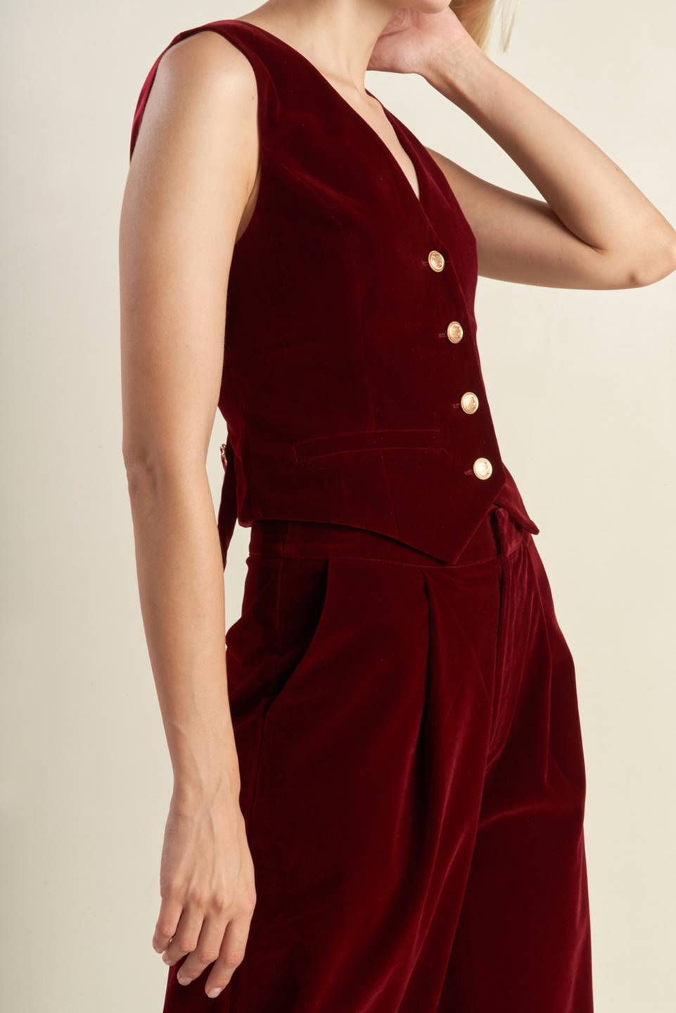 COY CHARM VELVET VEST - MaraFormigone
