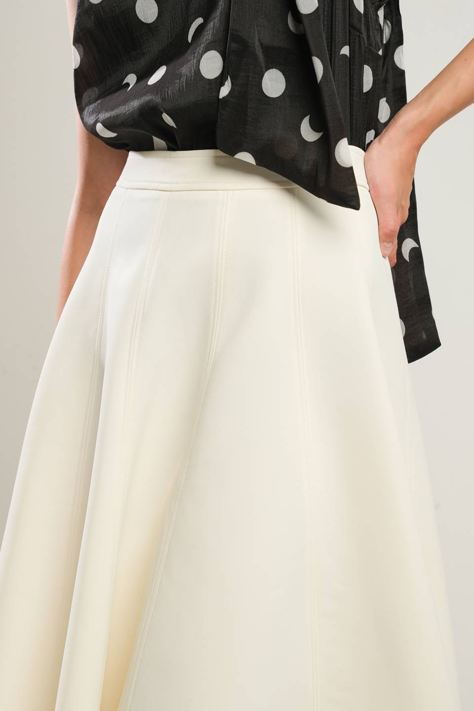 FALDA TEJIDA DE TACTO DELICADO