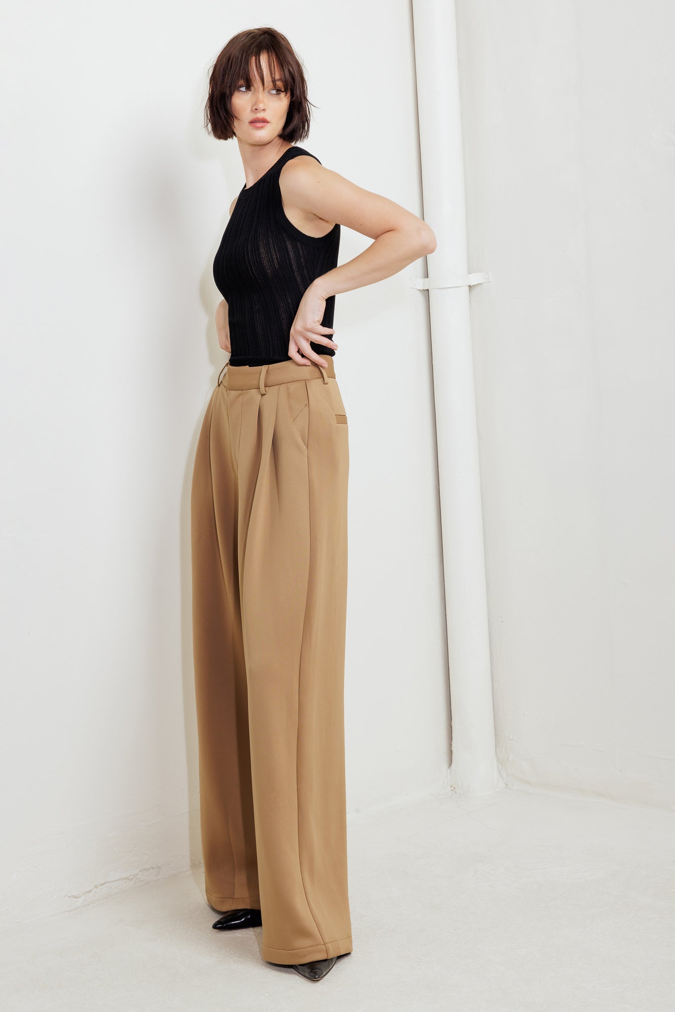 ROMANTIC PETAL WOVEN PANTS - MaraFormigone