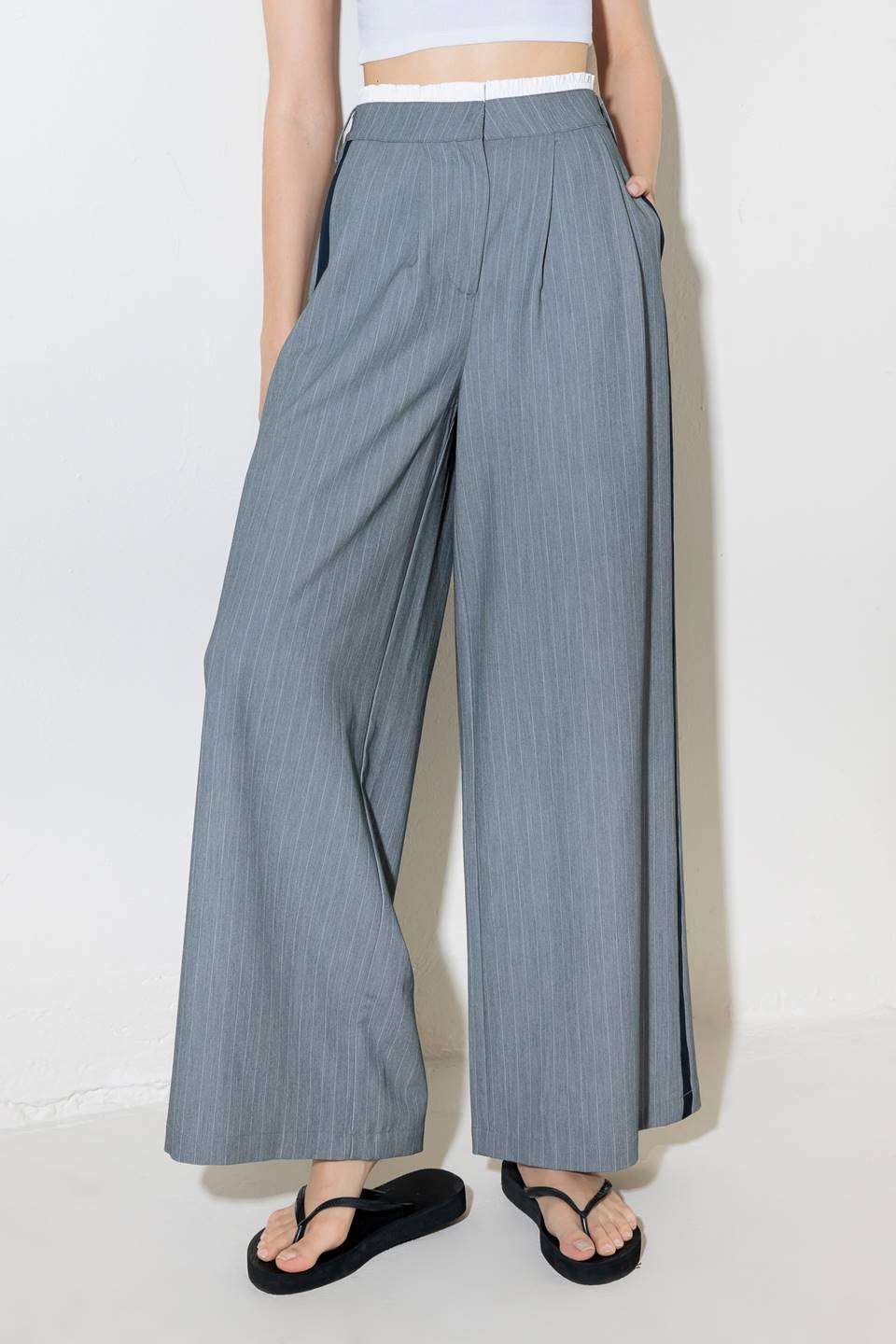 SMILE BRIGHT IN GREY WOVEN PANTS - MaraFormigone