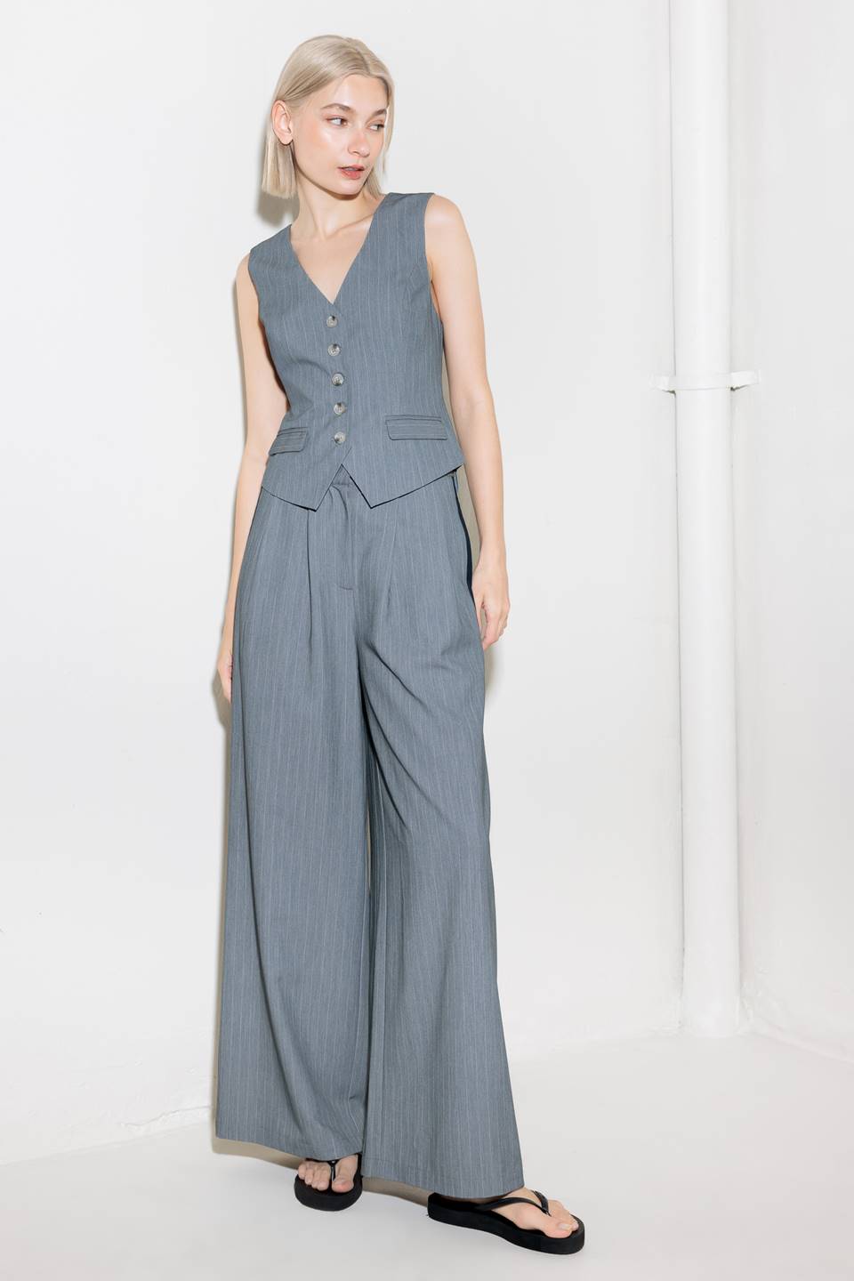 SMILE BRIGHT IN GREY WOVEN PANTS - MaraFormigone