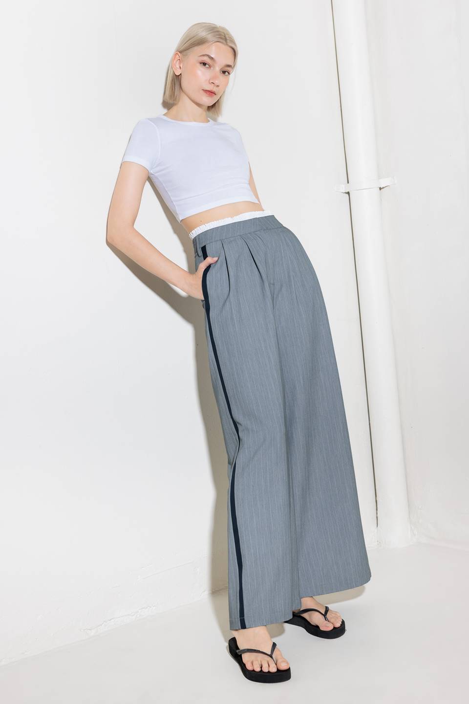 SMILE BRIGHT IN GREY WOVEN PANTS - MaraFormigone