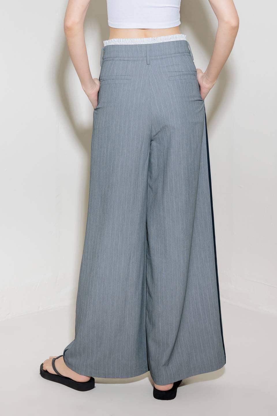 SMILE BRIGHT IN GREY WOVEN PANTS - MaraFormigone