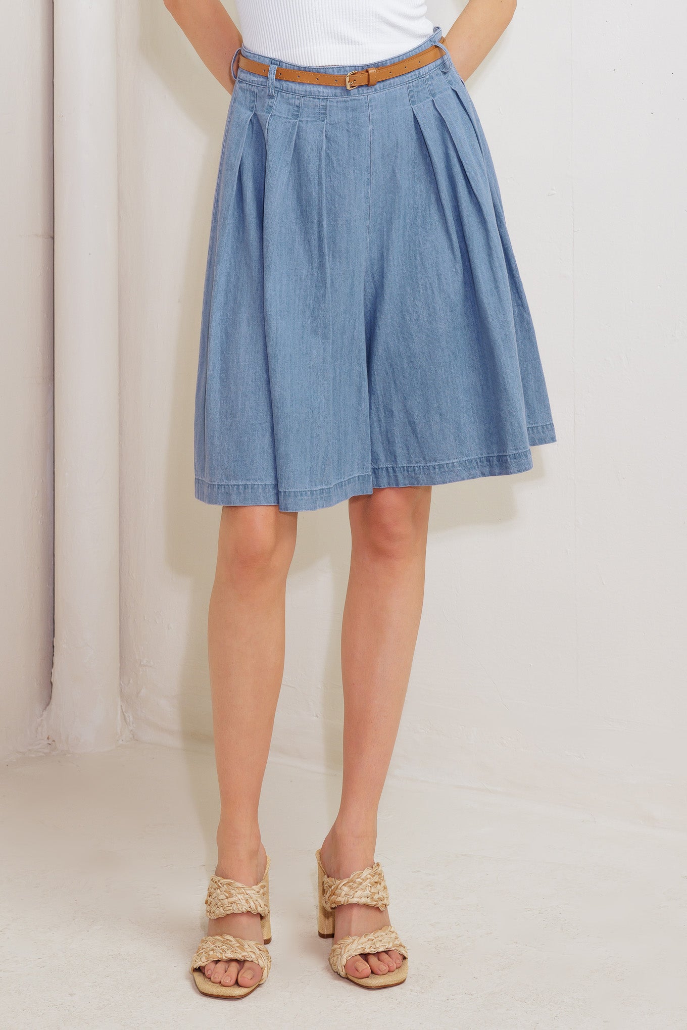 SERENITY HILL CHAMBRAY SHORT - MaraFormigone