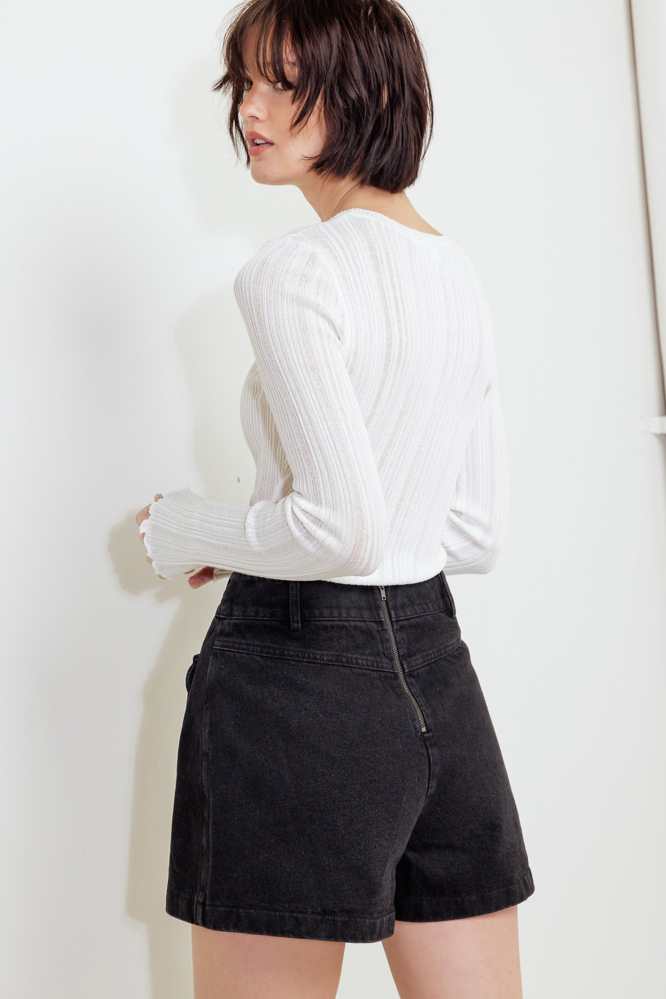 Falda pantalón negra tejida de corte fluido a medida