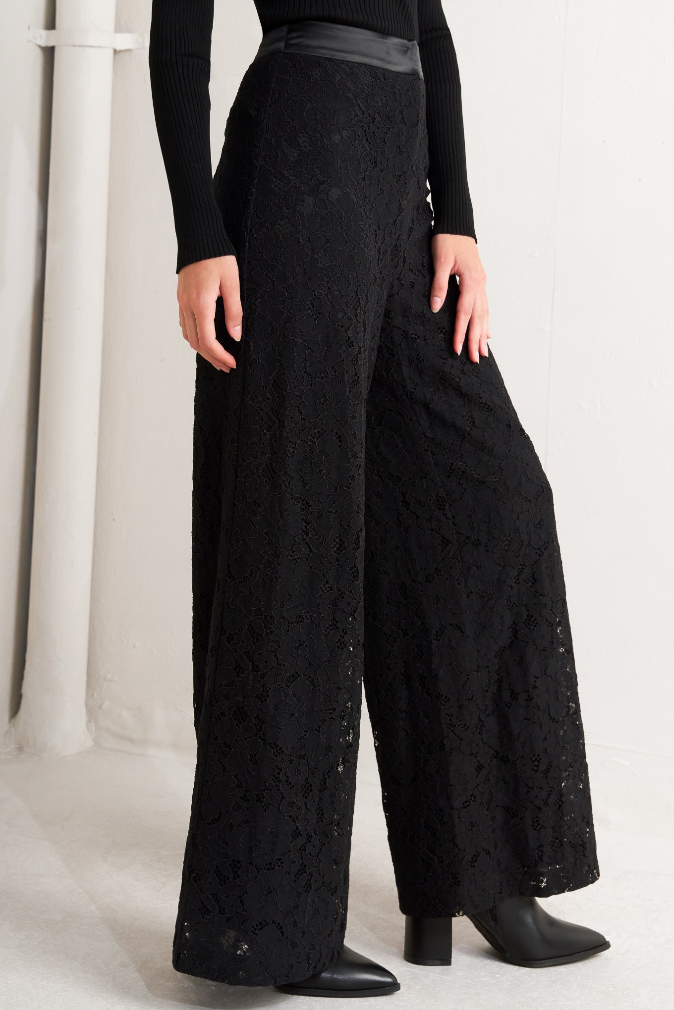 SHADOW GLAM WOVEN LACE PANTS - MaraFormigone