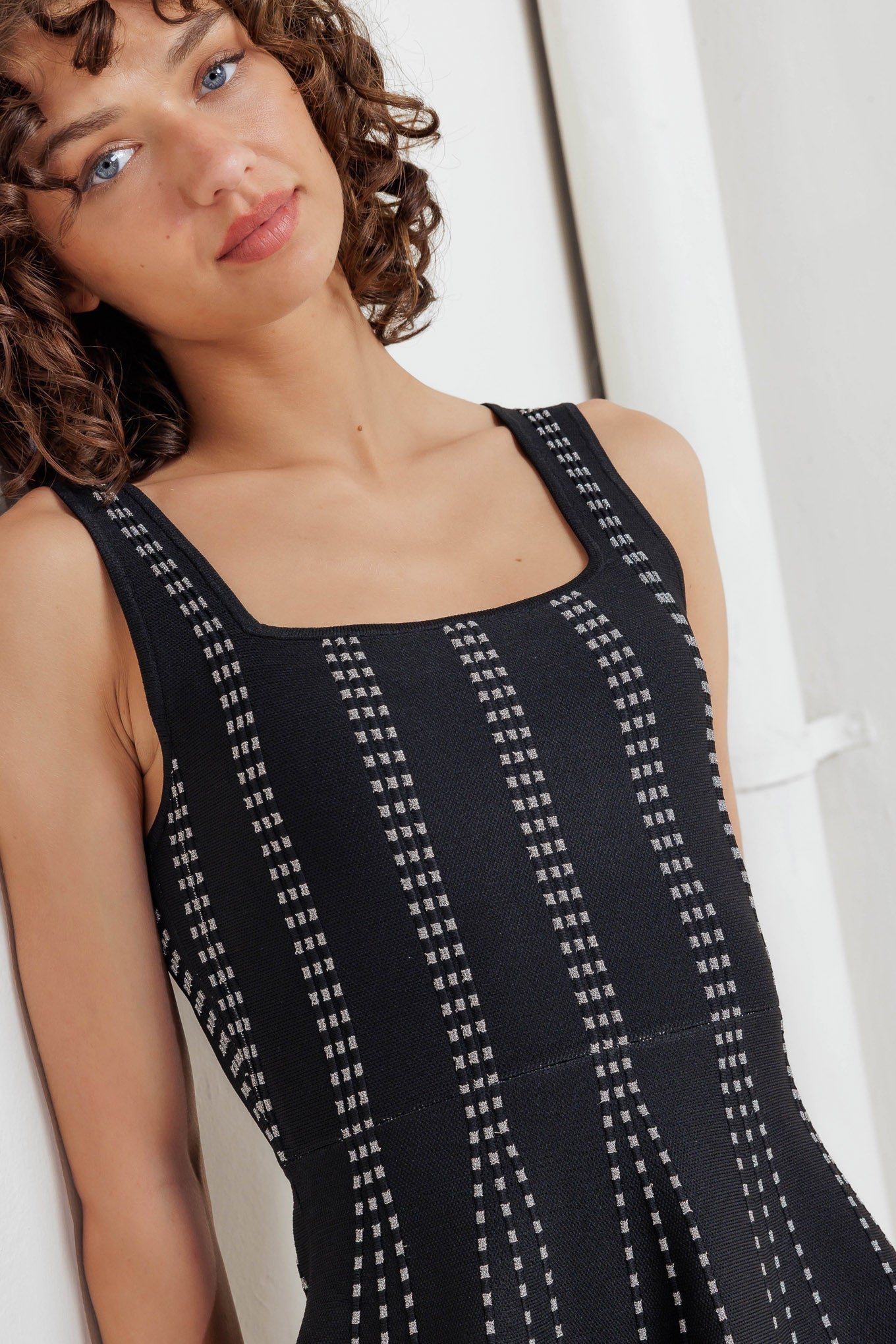 MINIVESTIDO DE PUNTO JACQUARD A RAYAS DE AZÚCAR