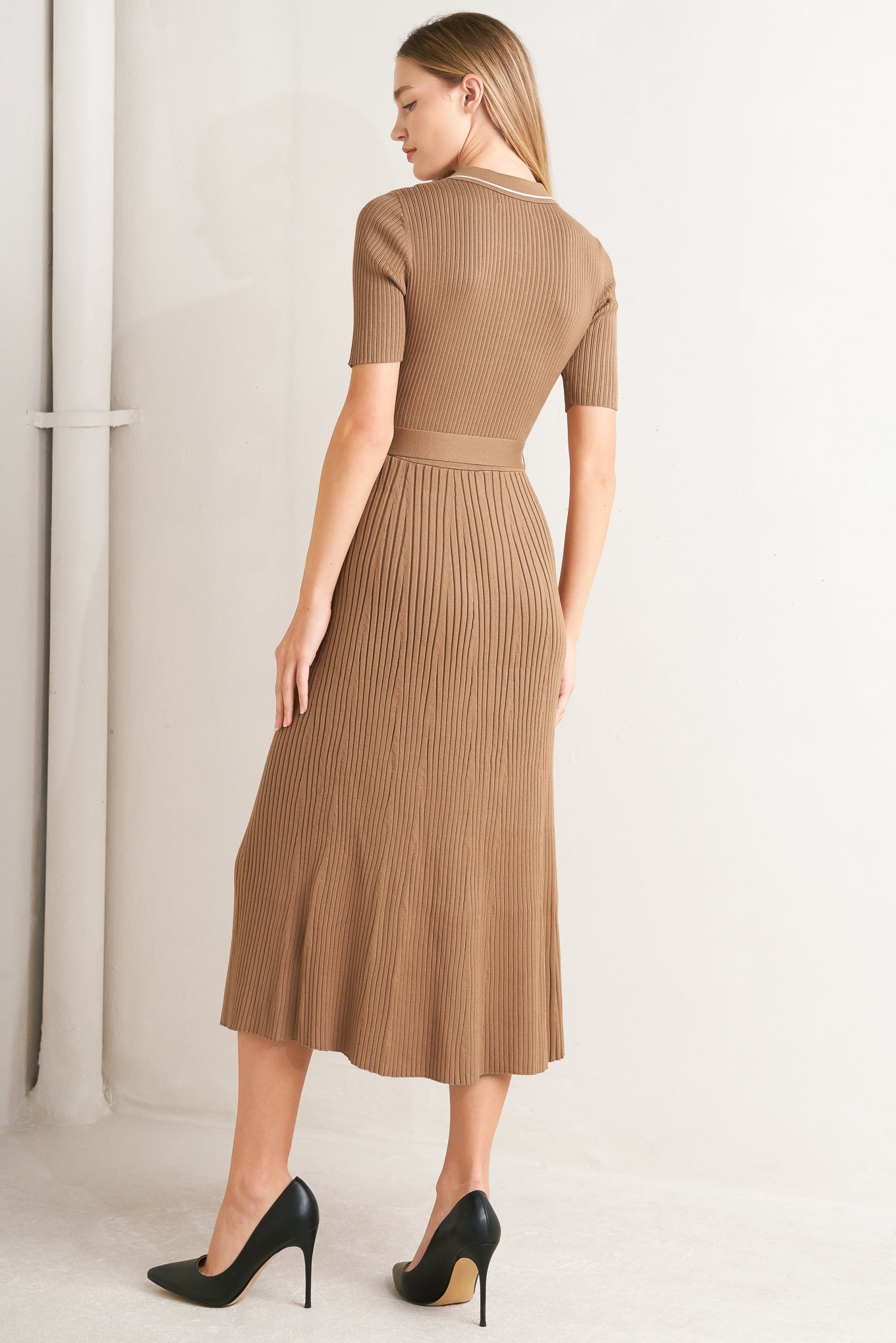 VESTIDO MIDI DE PUNTO DE SUÉTER DE ESTILO PARISINO