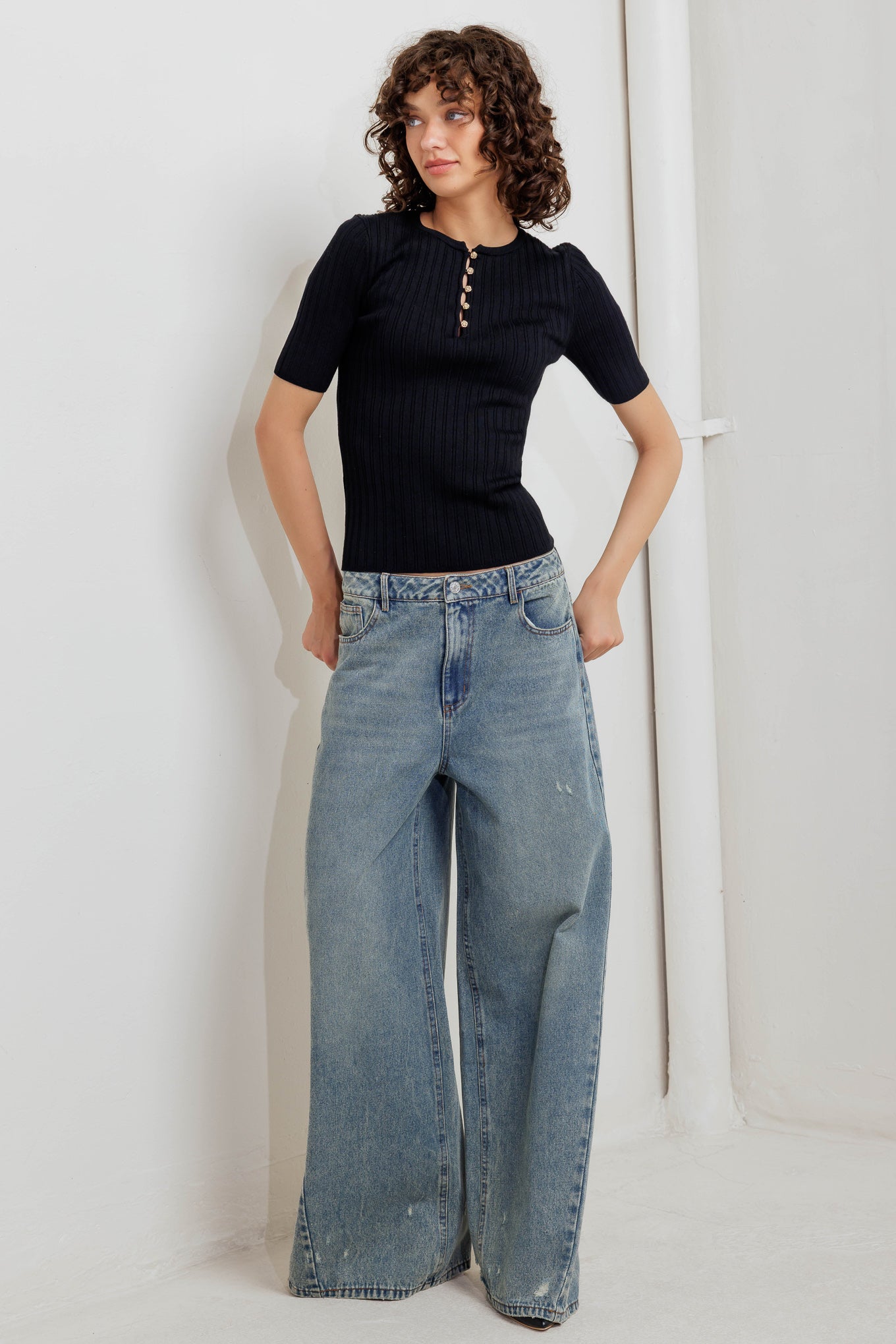 BLUSA DE TRICÔ MODERNA COM CACHOS