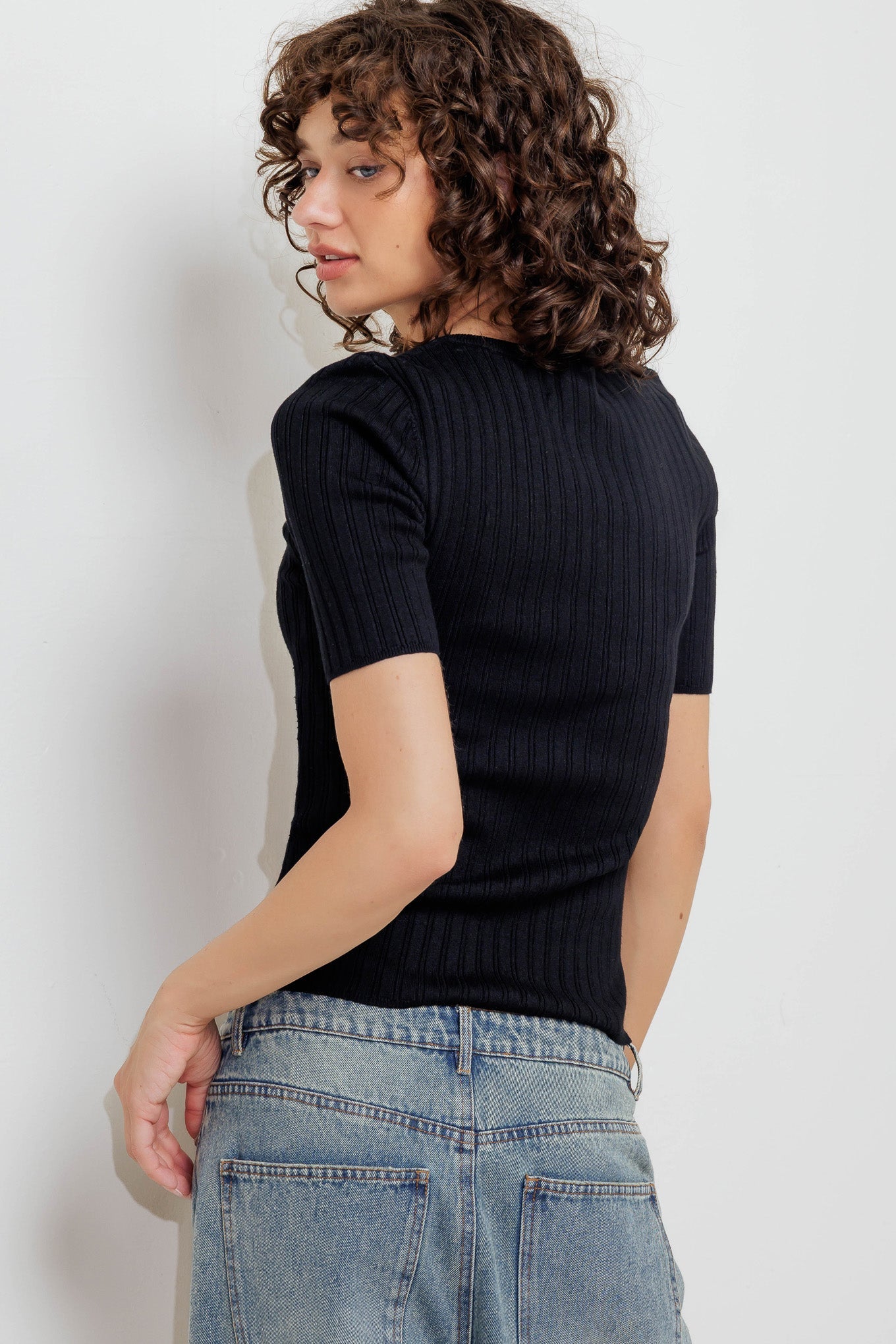 BLUSA DE TRICÔ MODERNA COM CACHOS