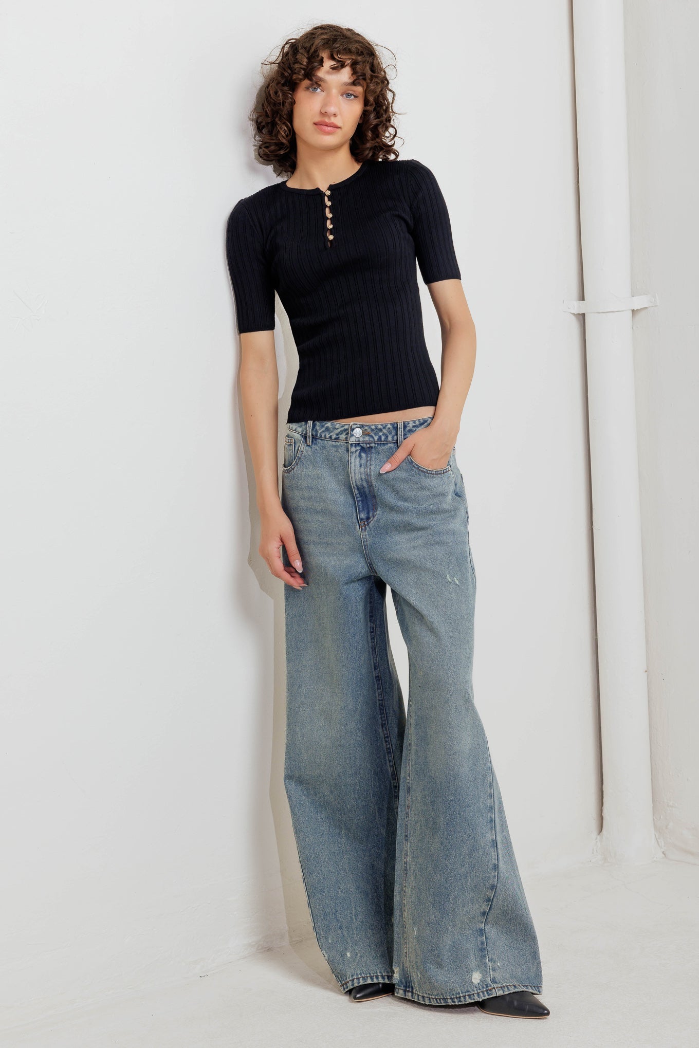 BLUSA DE TRICÔ MODERNA COM CACHOS