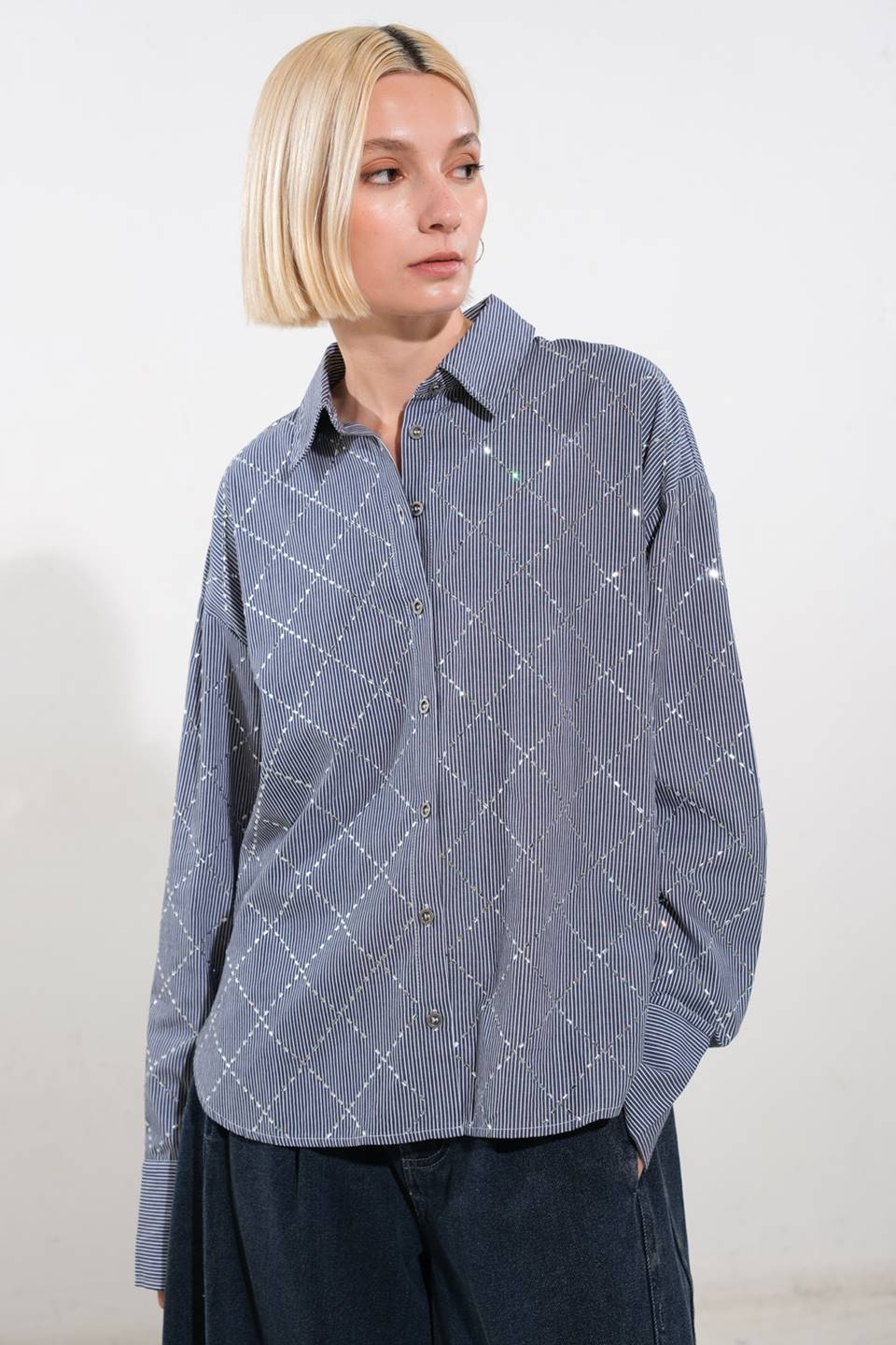 BLUSA TEMPERADA COM APARÊNCIA ELEGANTE