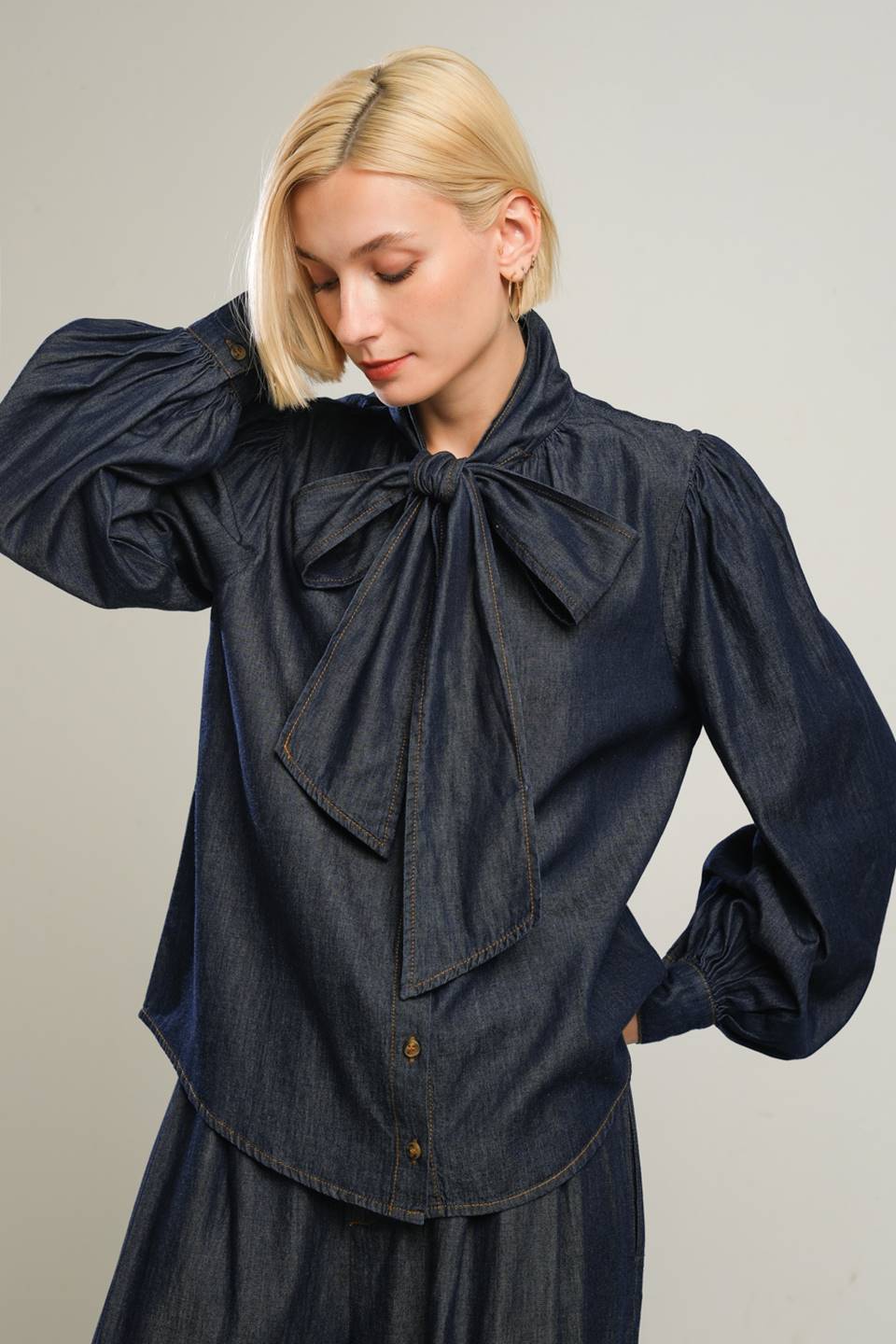 Ali na minha mente, blusa de chambray